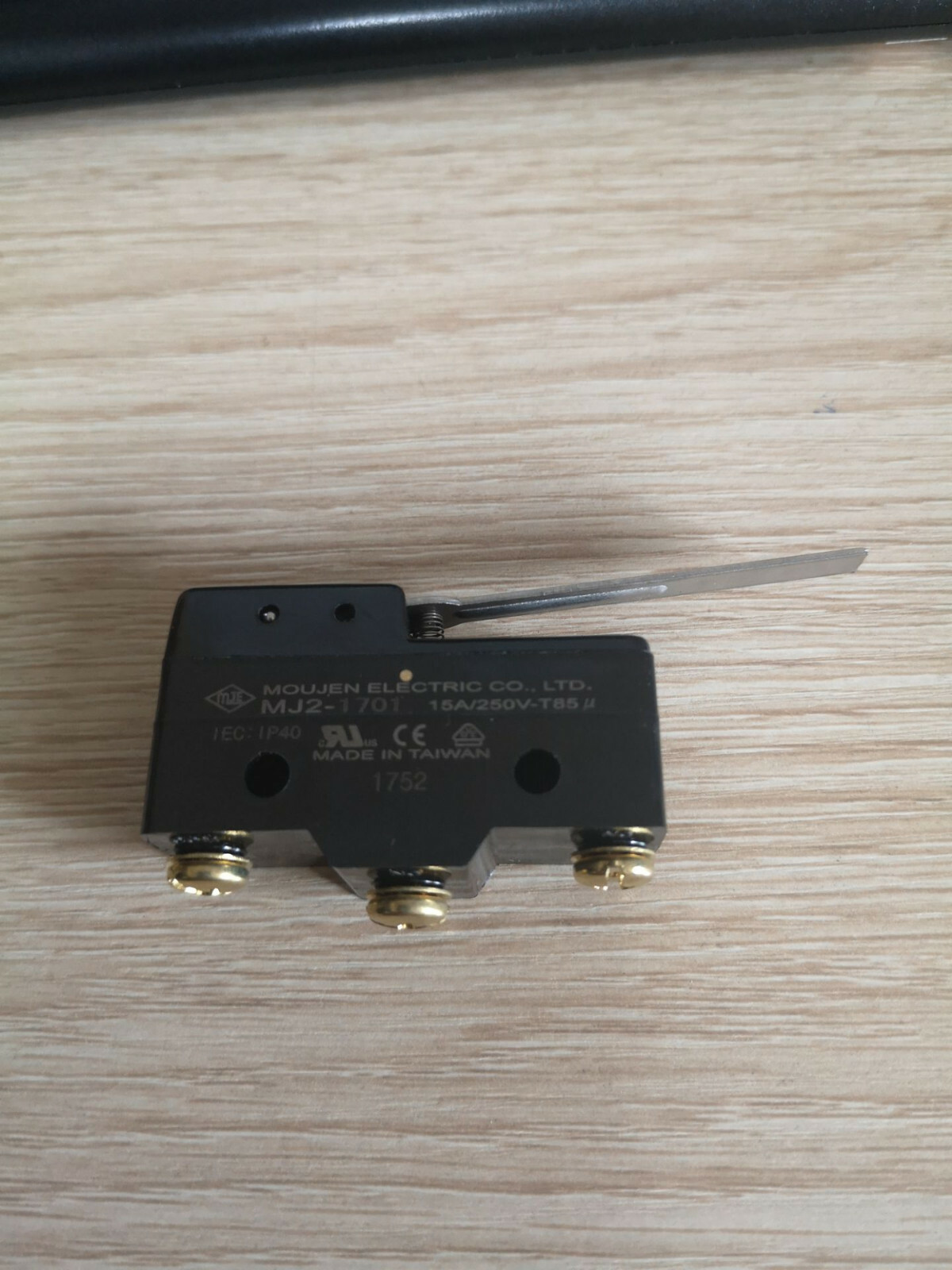 1PC New Moujen MJ2-1701 MJ21701 Microswitch Free Ship