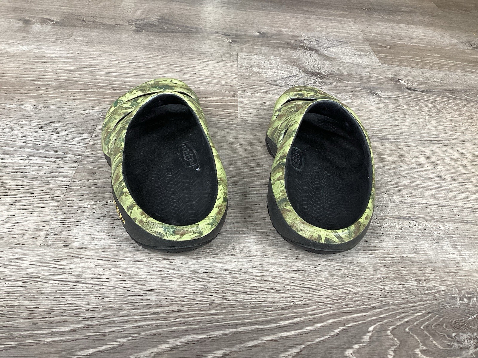 Keen Womens Yogui Arts Clogs Green Camo Rubber Slip On Shoes Sandals Size 9