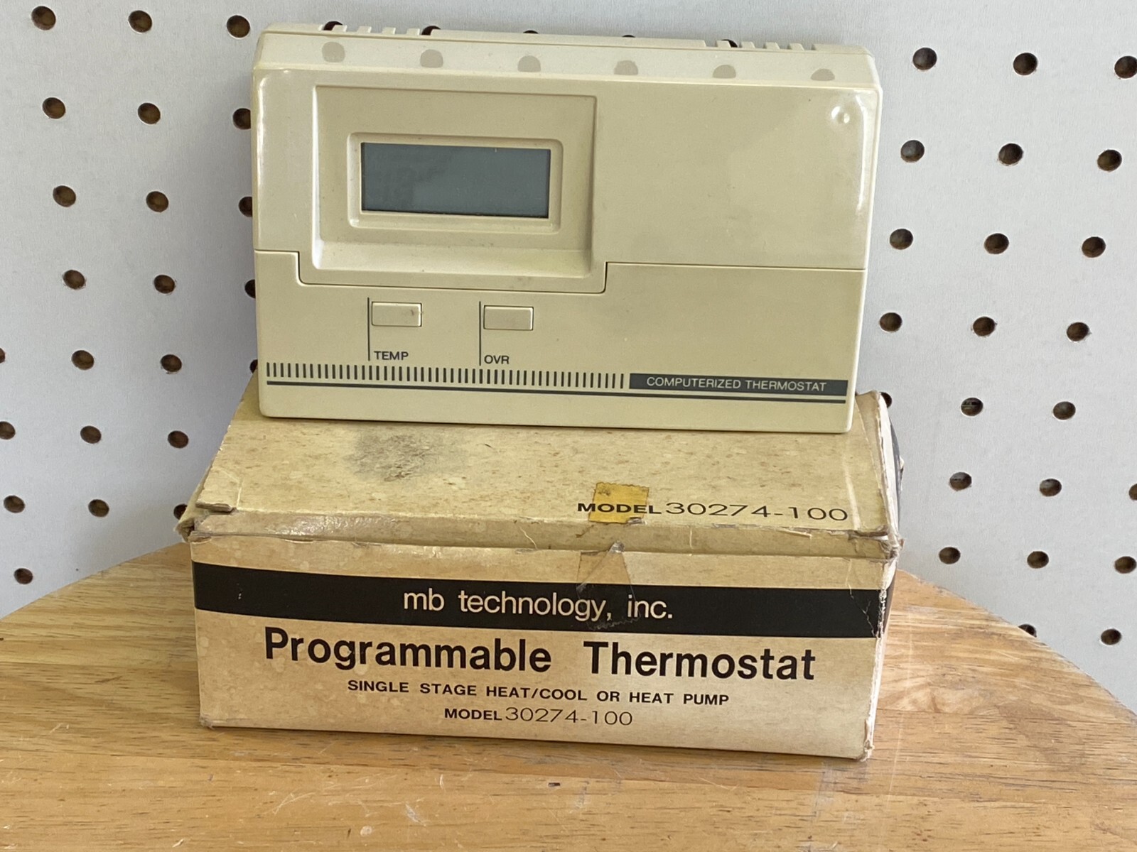 Programmable Thermostat Single Stage Heat/Cool or Heat Pump - 30274-100  mb Tech