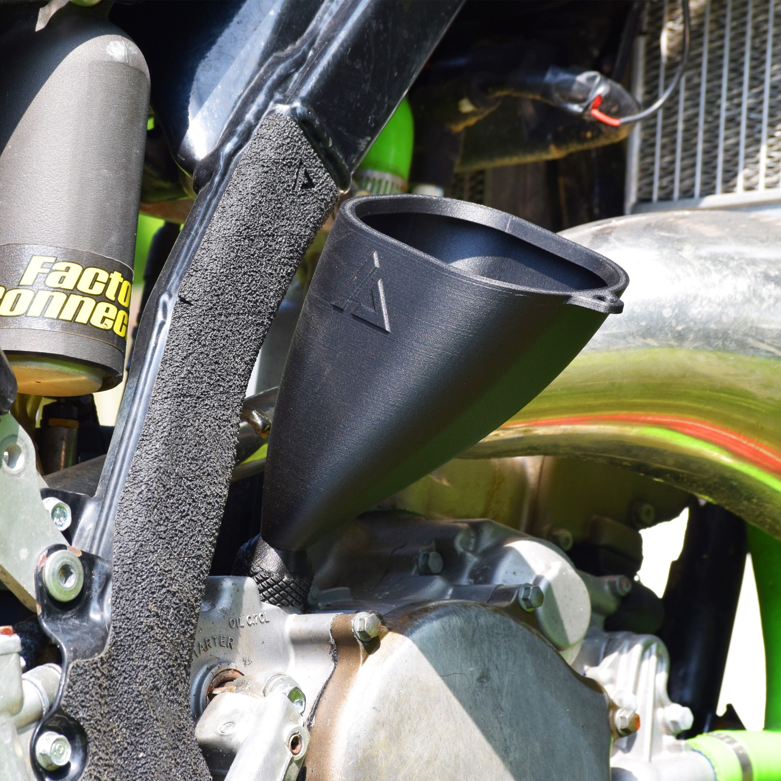 Suzuki RMZ250 RMZ450 Threaded High Flow Dirt Bike Oil Funnel │Adrenaline Addicts