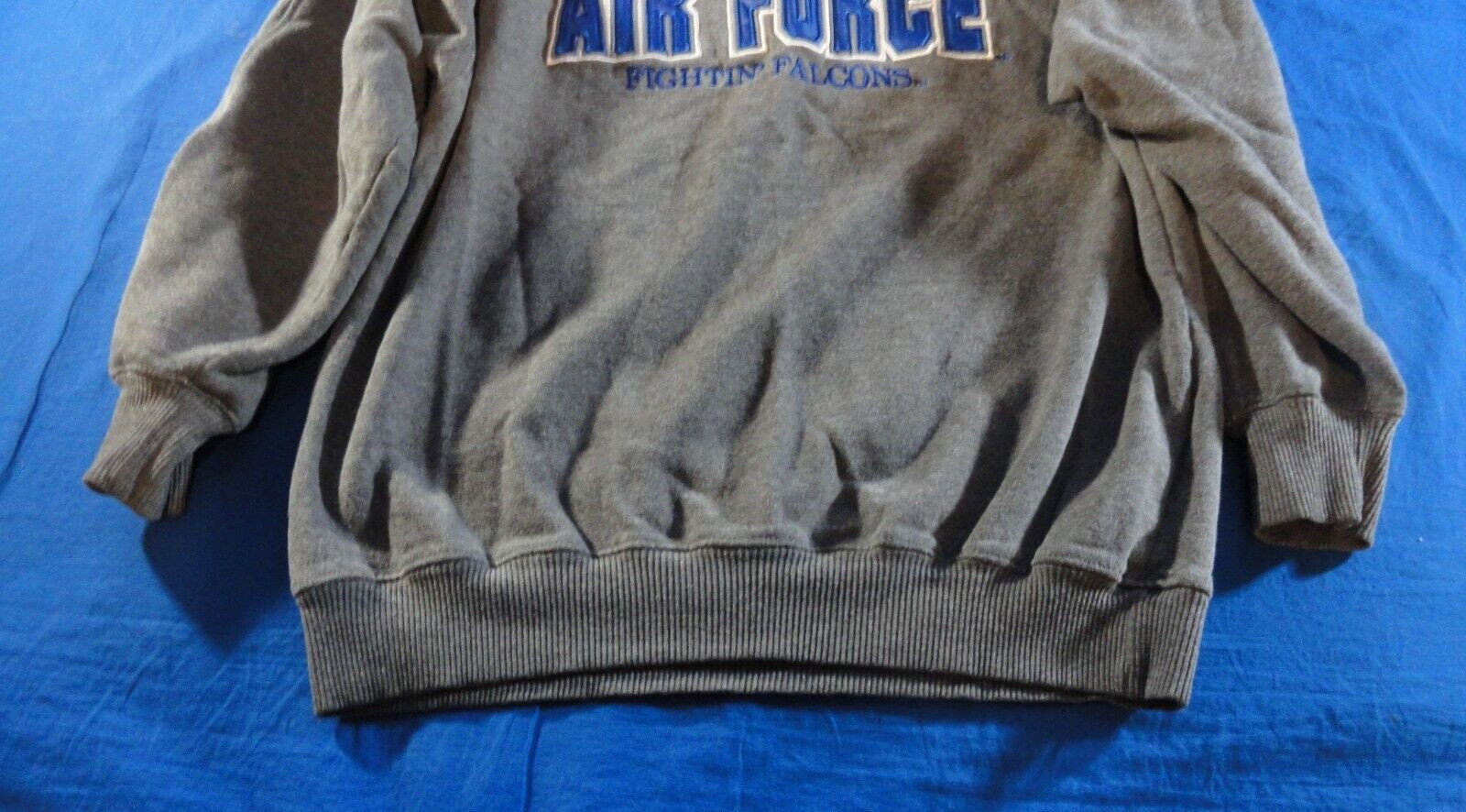 USAFA AIR FORCE FIGHTIN' FALCONS GRAY & BLUE ATHLETIC GYM PULLOVER SWEATER L
