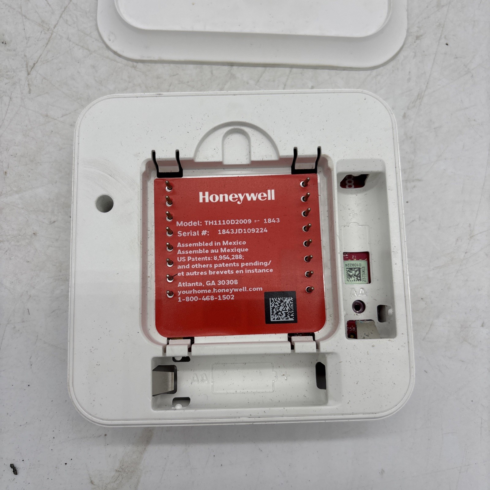 Honeywell TH1110D2009 Thermostat With Mounting Plate