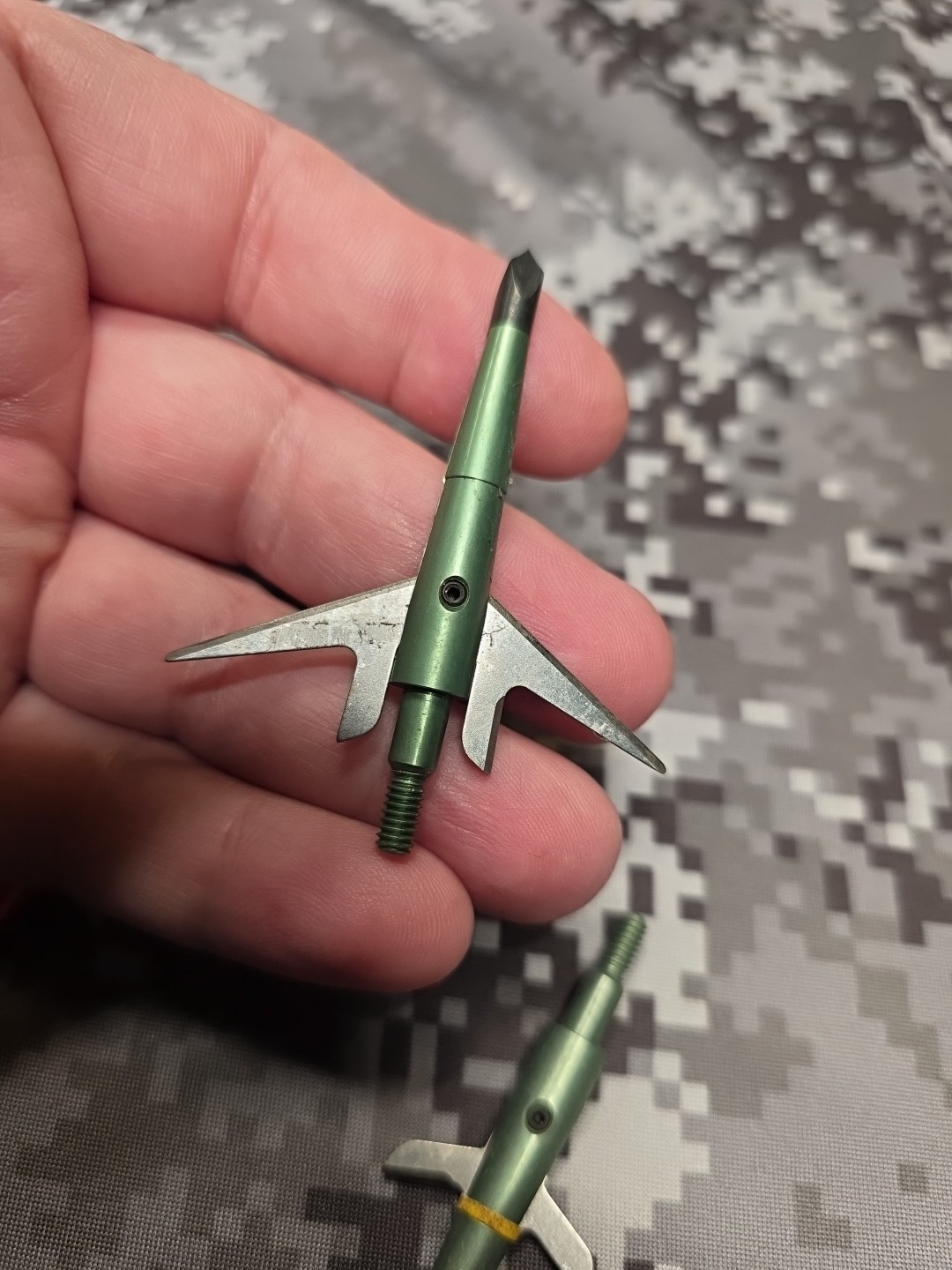 2 SWHACKER 100 GRAIN BROADHEADS 1 PRACTICE TIP SCREW IN BROADHEAD ARCHERY BOW