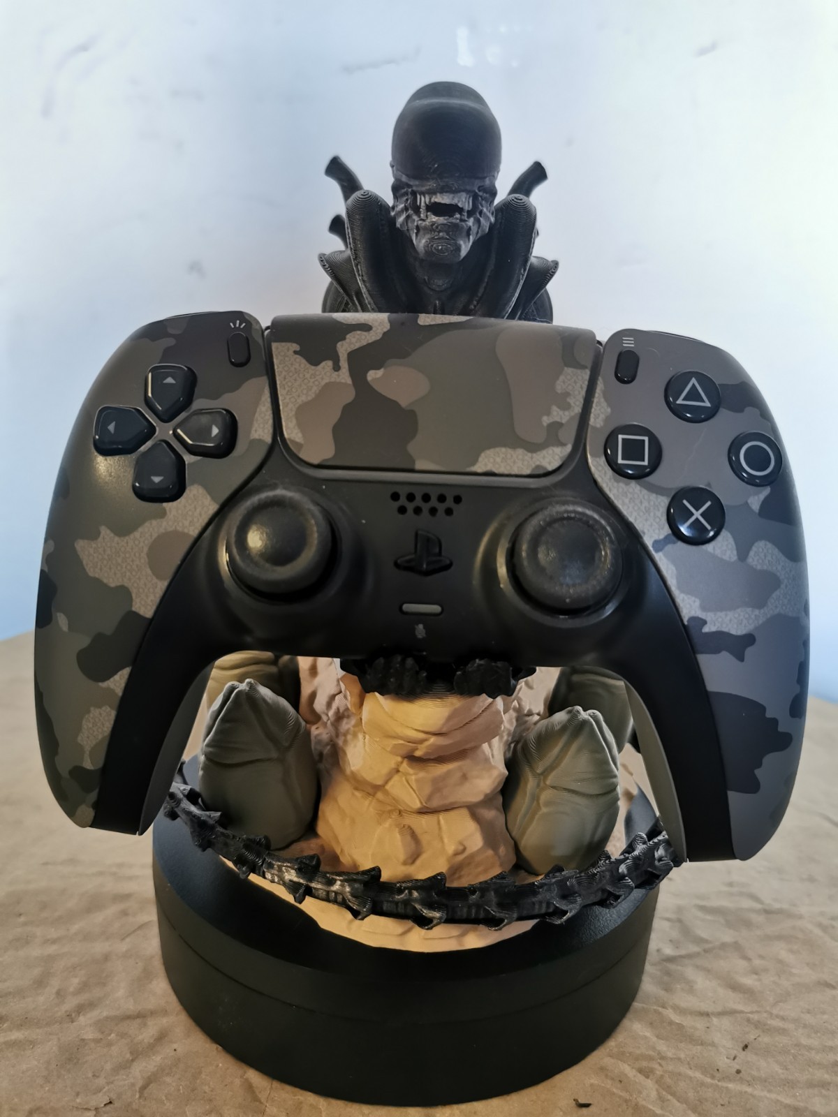 Alien 👽 Controller Holder ( 3d Printed)