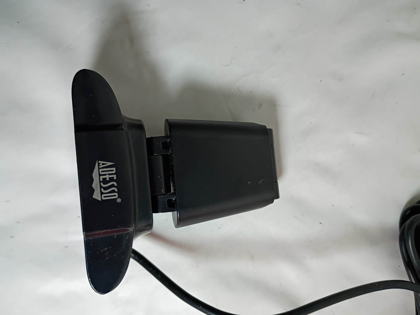 Adesso CyberTrack H2 USB Webcam Built-In Mic Adjustable Clip Black