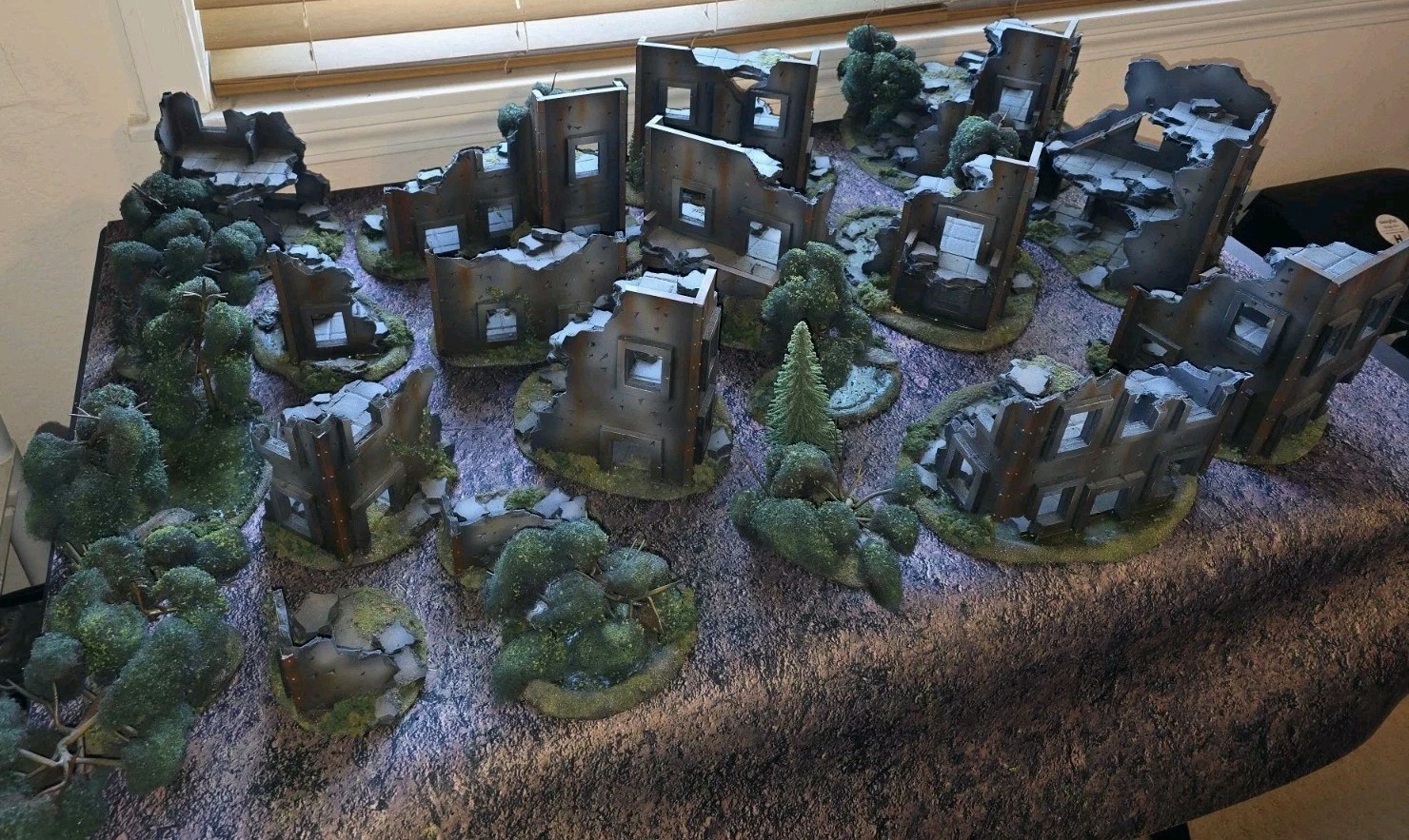 Tabletop Terrain: Warhammer 40k *Swampy Ruins*