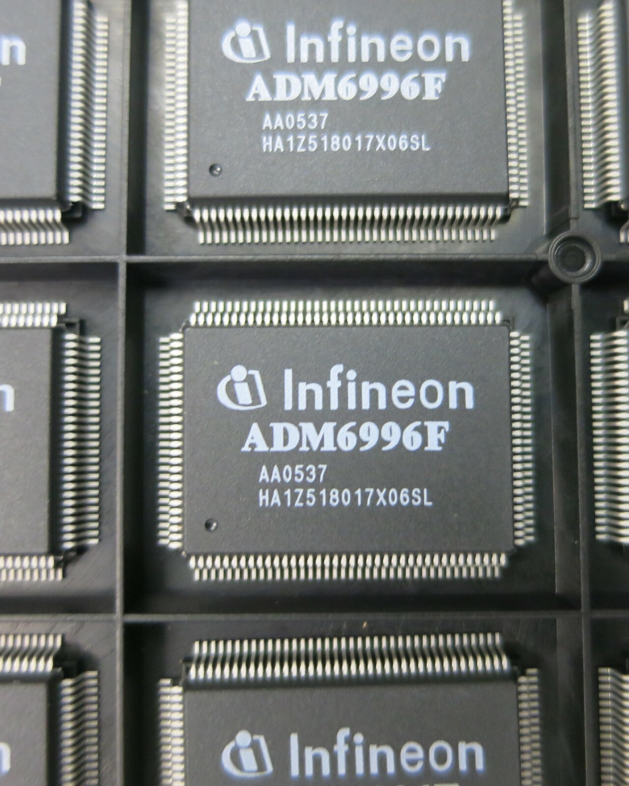 (1 PC) ADM6996FAAT1	/ ADM6996F Infineon  **US STOCK**