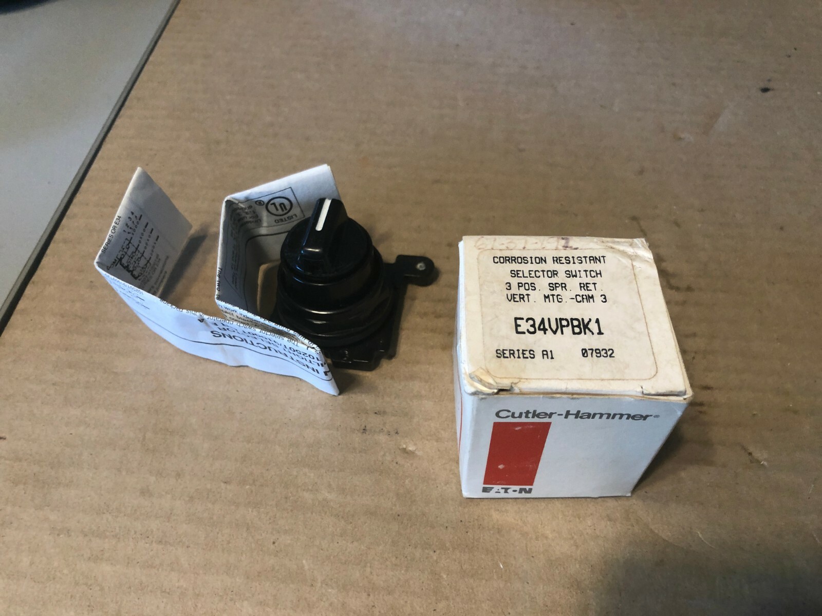 Selector Switch, Cutler Hammer, E34VPBK1