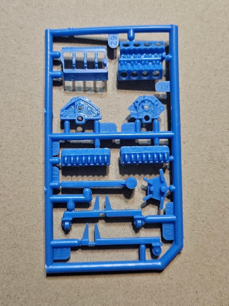 AMT 1/25 1966 CHEVY NOVA PRO STREET ENGINE STAND AND DIORAMA ENGINE