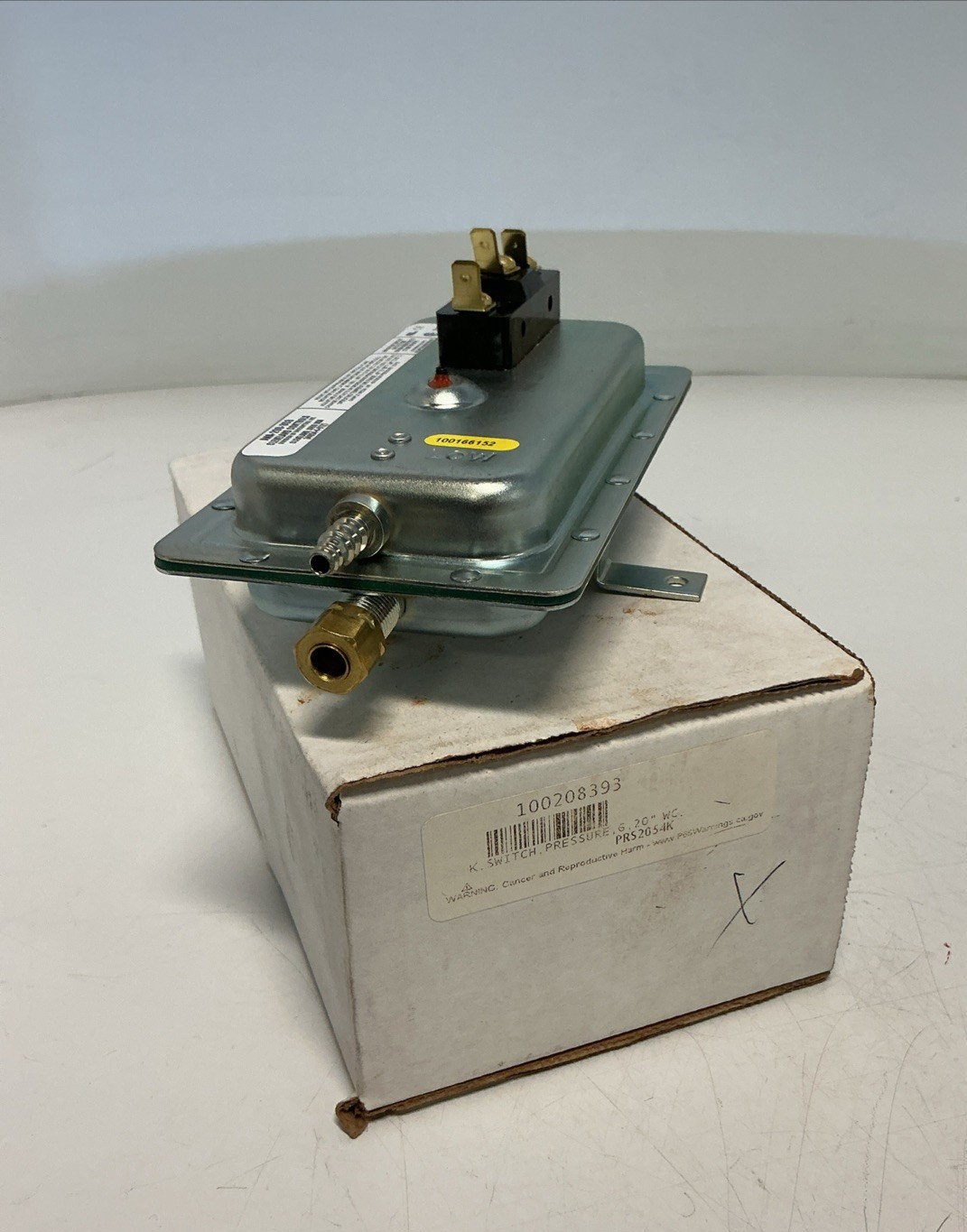 NEW, LOCHINVAR, 100208393, K, PRESSURE SWITCH, 6.20” WC, PRS2054K. (5J-1)