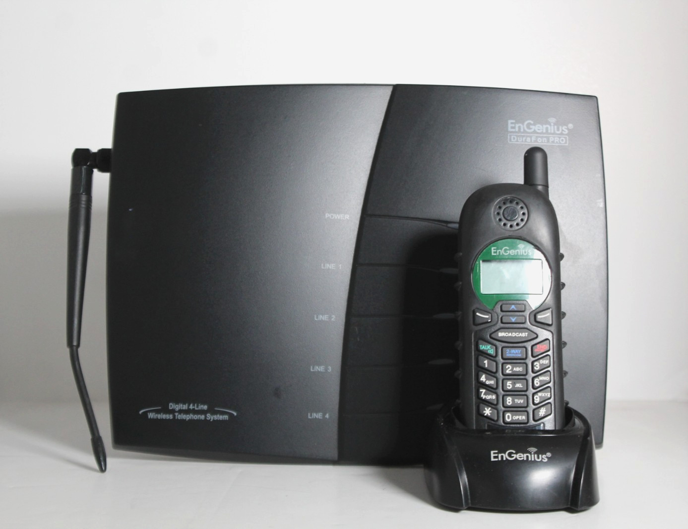 EnGenius DuraFon PRO V3 w/PRO Base,  Antenna, Belt Clip, Battery & Charging Base
