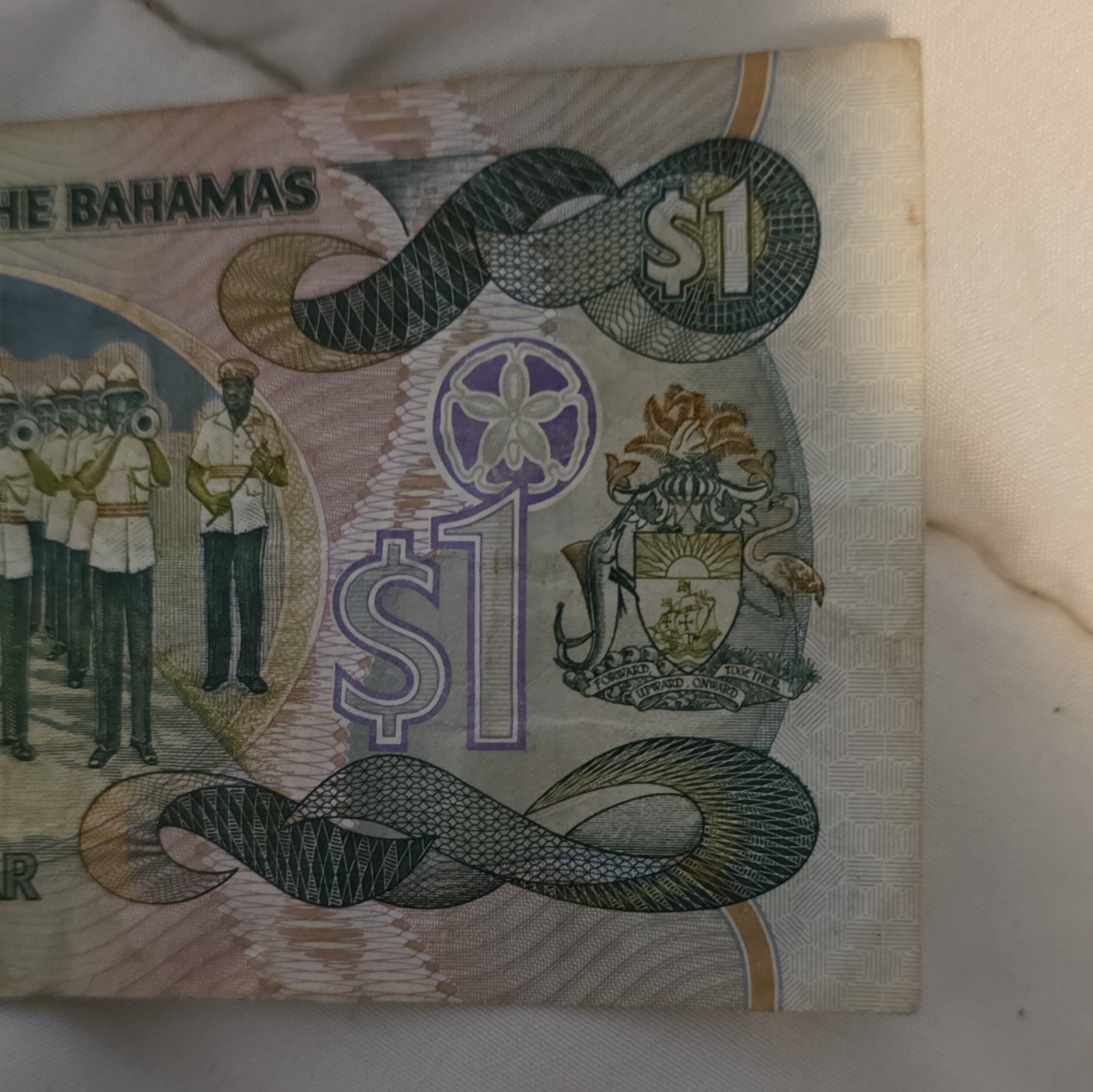Bahamas $1 Banknote 2001 Series CK603565
