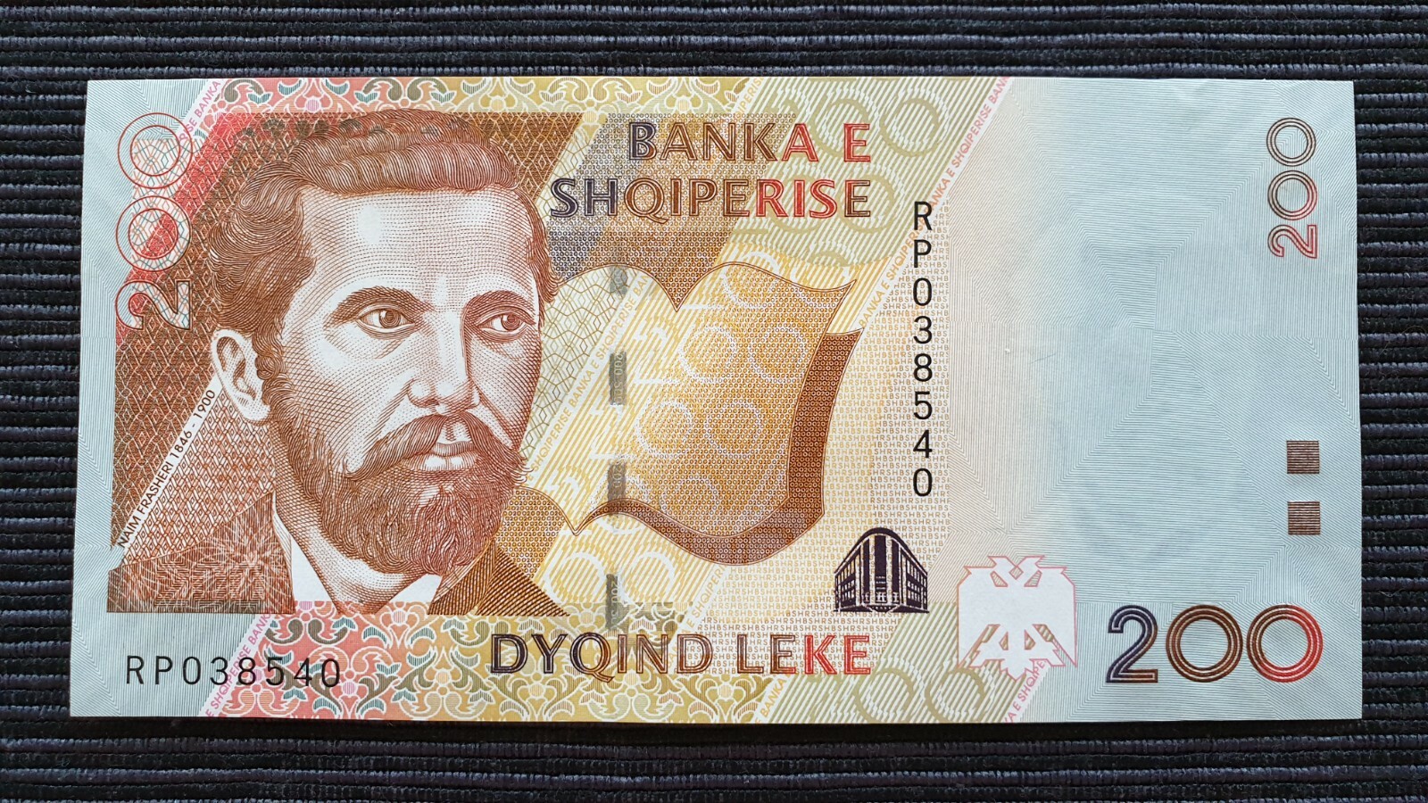 ALBANIA 200 Leke 2012 P71 UNC Banknote