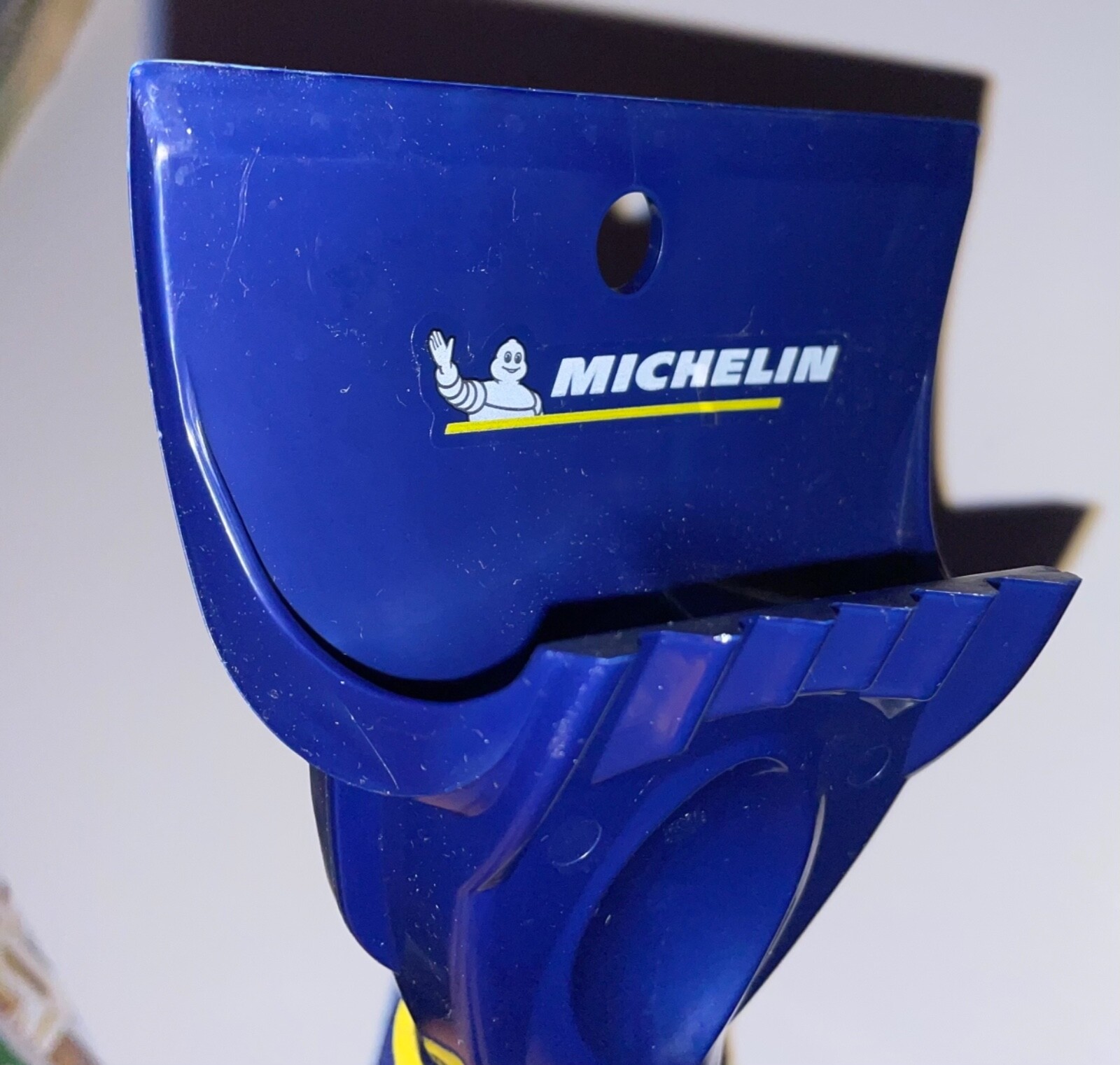 NEW 11” MICHELIN EXTREME ICE SCRAPER WITH ICE CHISEL WINTER WINDSHIELD TOOL SNOW