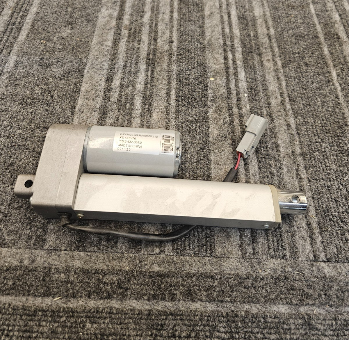 ZHEJIANG LINIX MOTOR 8.632-088.0: ACT, 36VDC, 3.0" STK, 8.74 LNG Lift Actuator