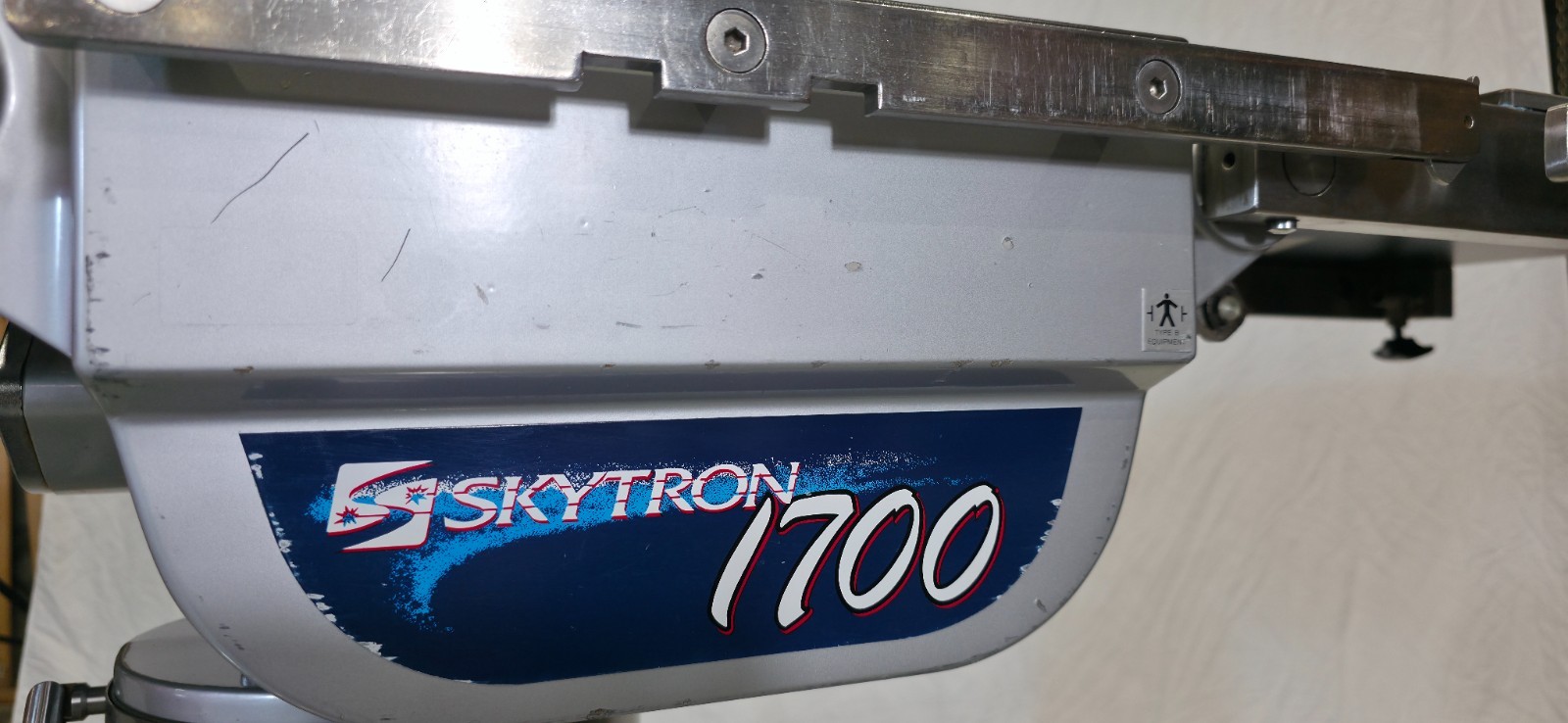 Skytron 1700 Surgical Table- Great condition! Fully functional