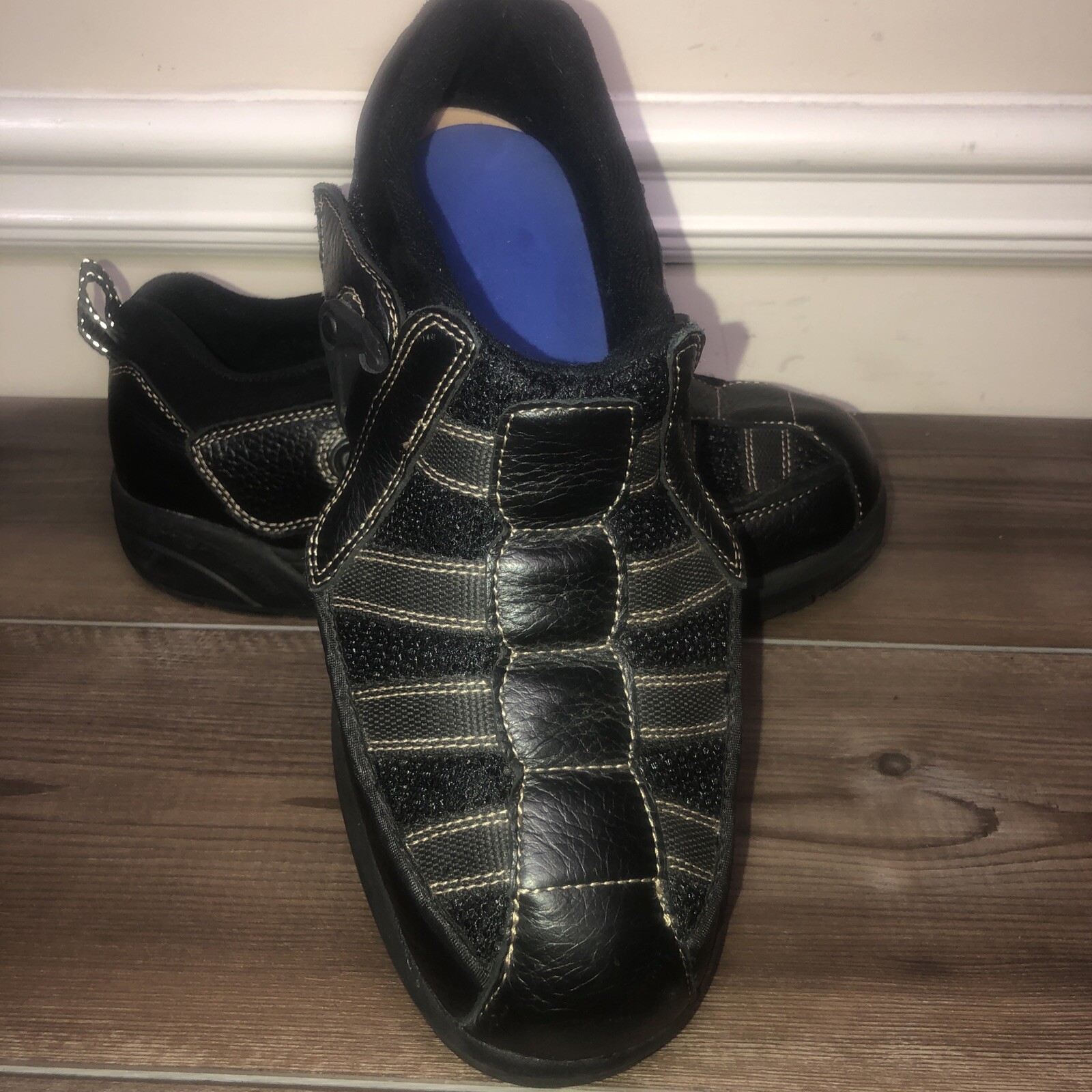 Dr. comfort men’s size 10 wide shoes, black hook and loop￼