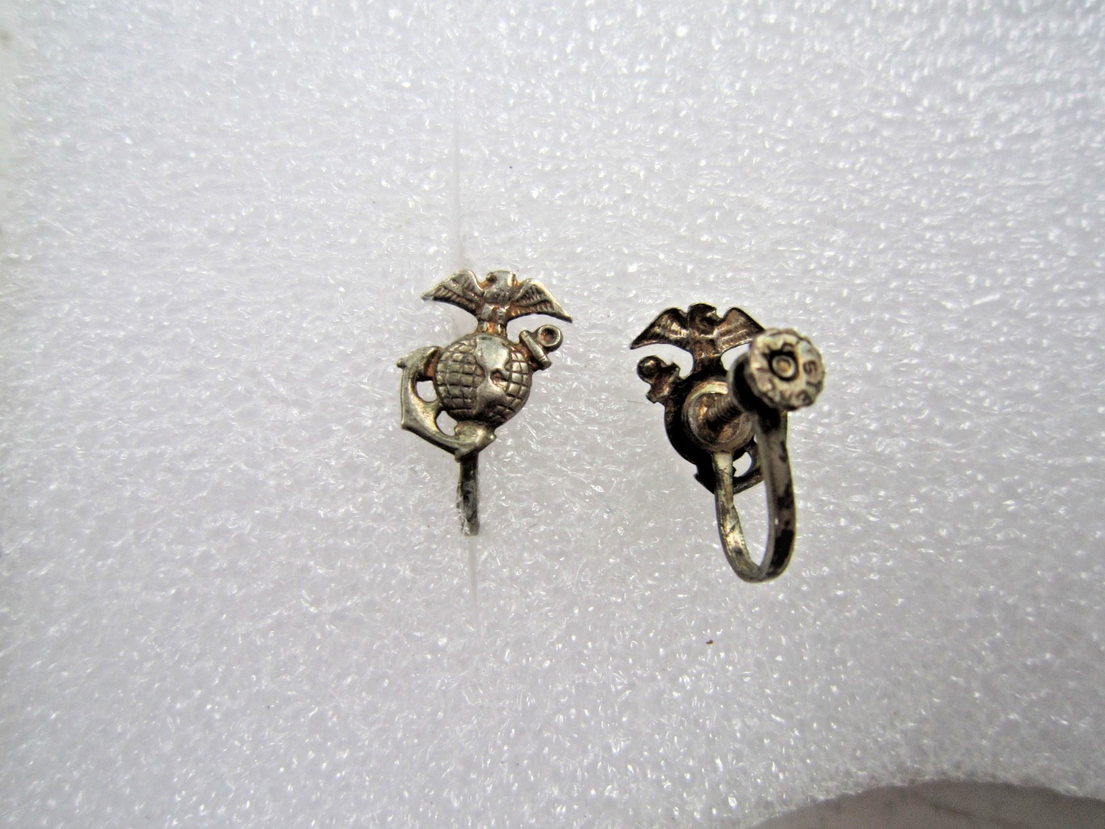 WW2 HOMEFRONT STERLING SCREW ON EARRINGS - SMALL USMC EAGLE, GLOBE & ANCHOR