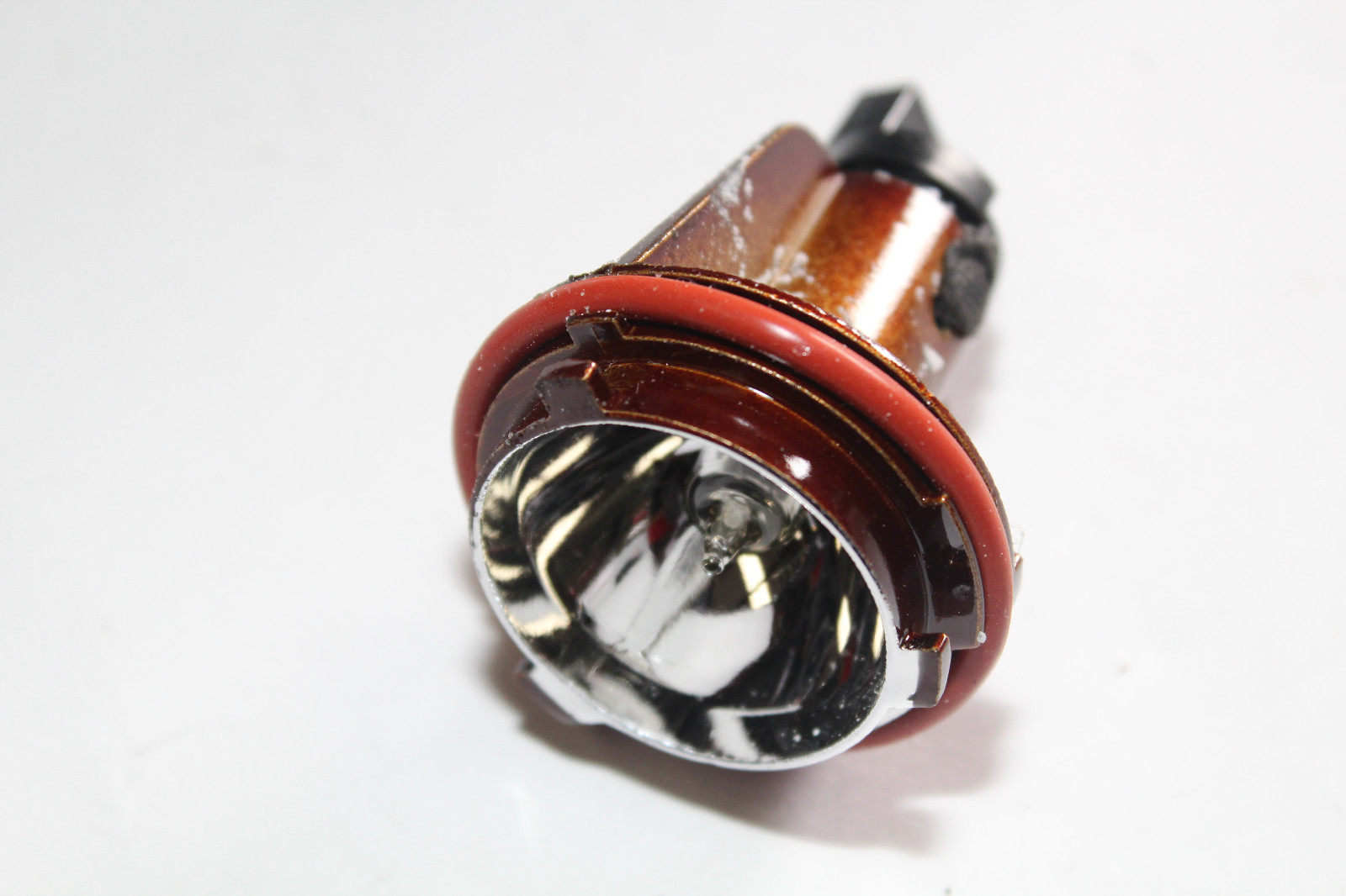 2004-07 BMW 530i HEADLIGHT BULB / SOCKET K222