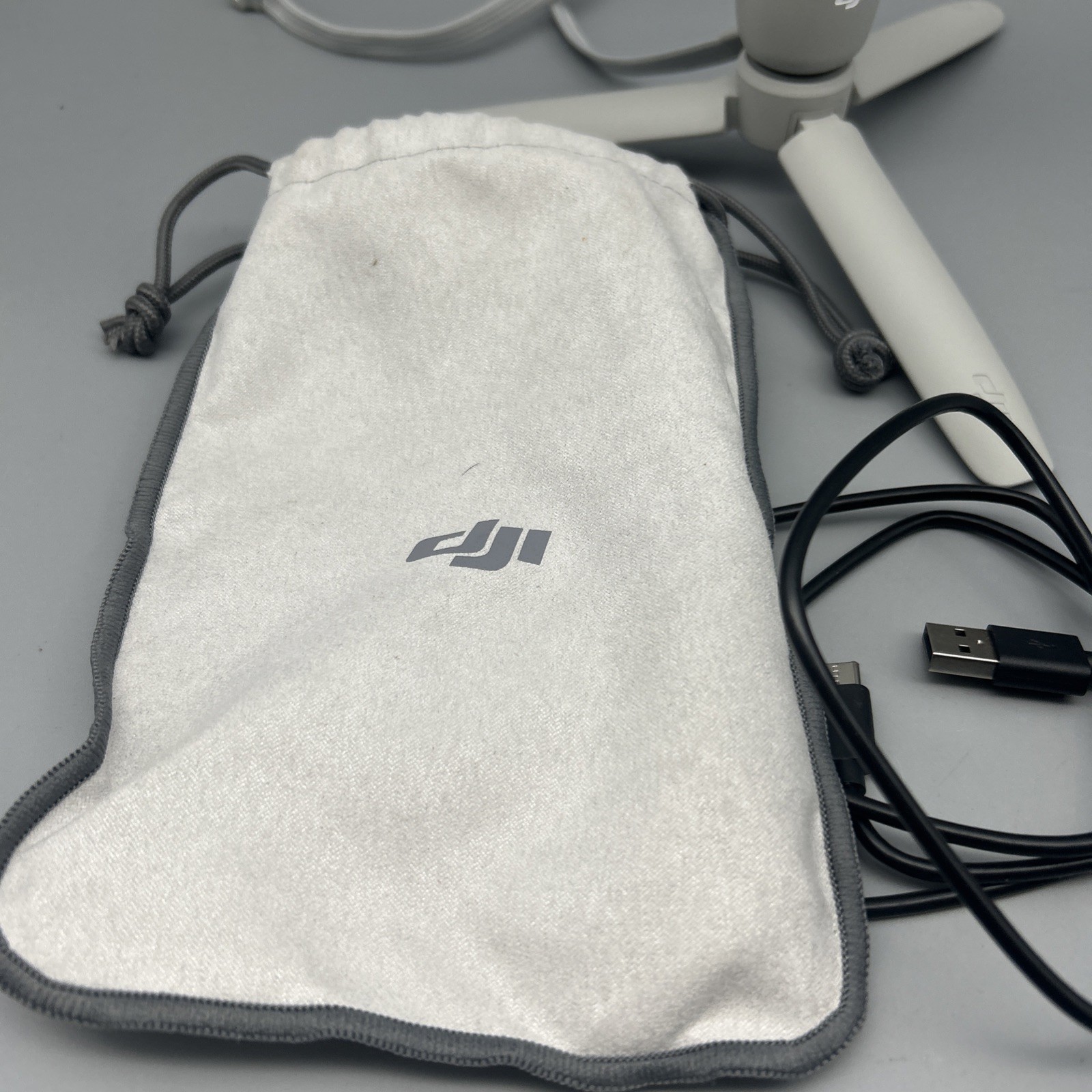 DJi OM 5 3-Axis Smartphone Gimbal Stabilizer