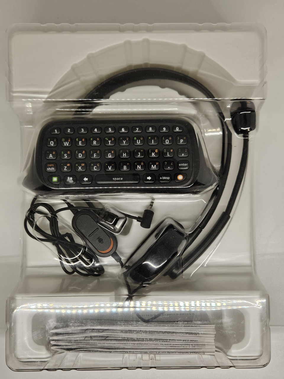 Microsoft P7F-00001 X852479-001 Xbox 360 Chatpad with headset black