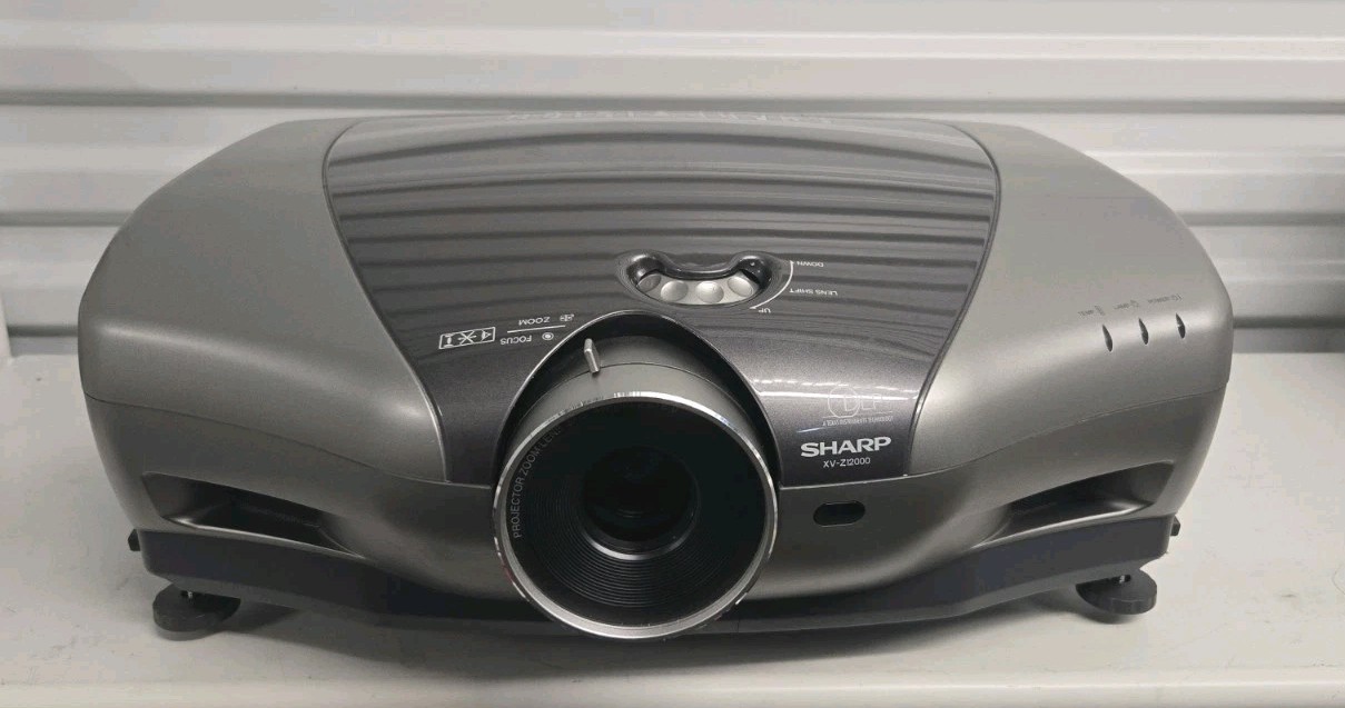 Sharp XV-Z12000 VISION DLP Projector - TESTED - FULLY WORKING - NO REMOTE -