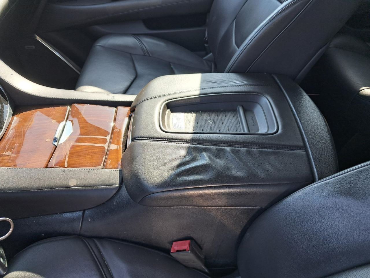 ESCALAESV 2016 Glove Box 4784424