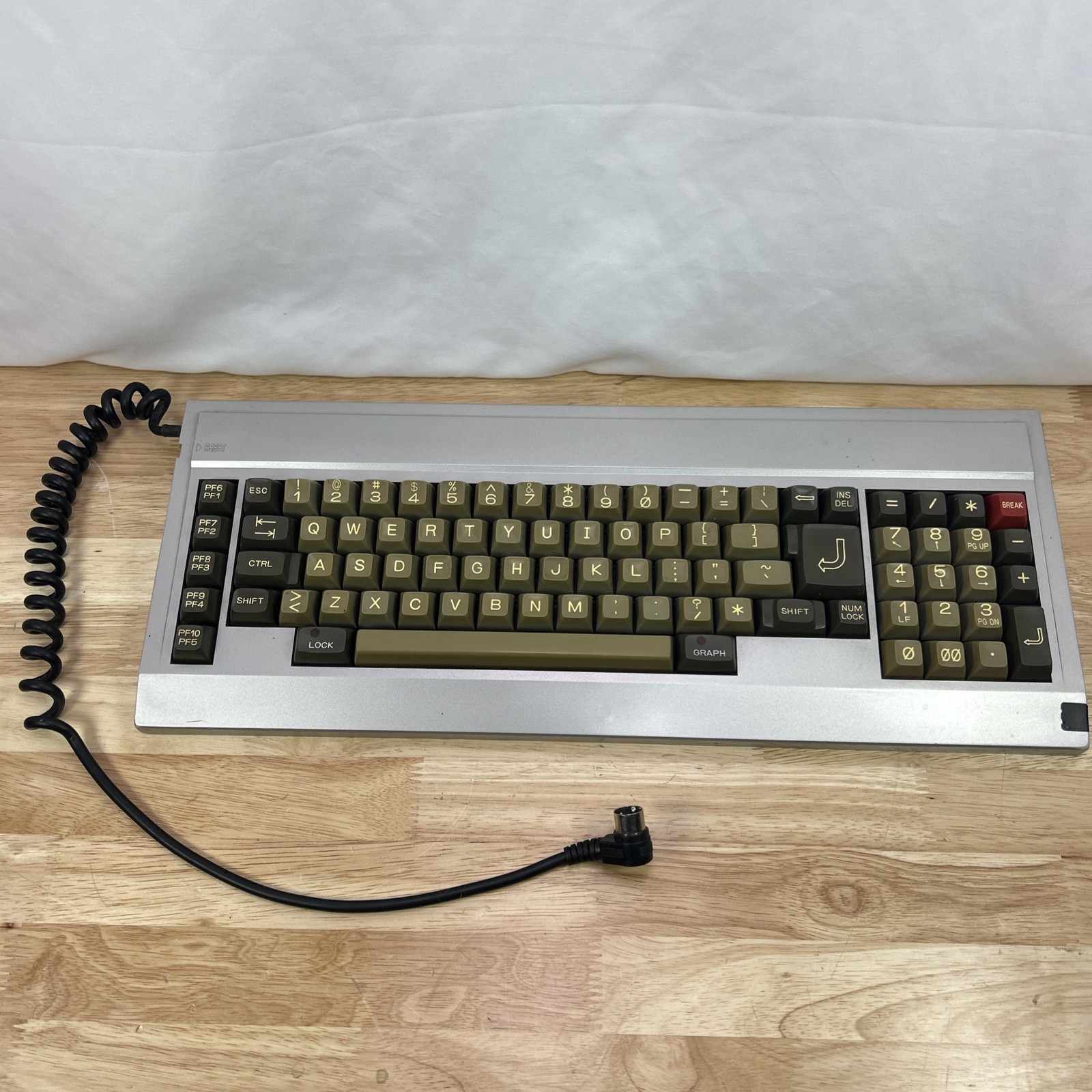 Vintage 1980s Sanyo MBC-555 Leaf Spring Mechanical Keyboard 5-Pin DIN Rare