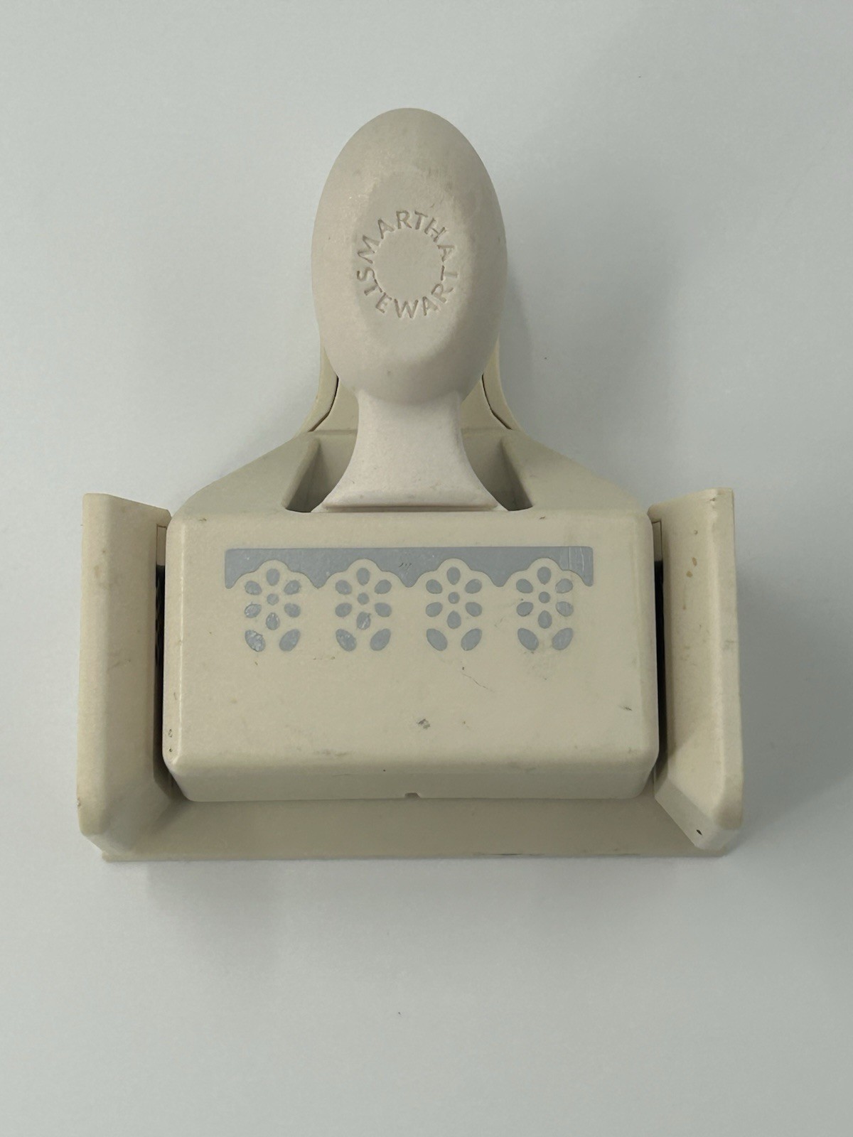 Martha Steward DAISY Border Craft Paper Punch Scrapbooking