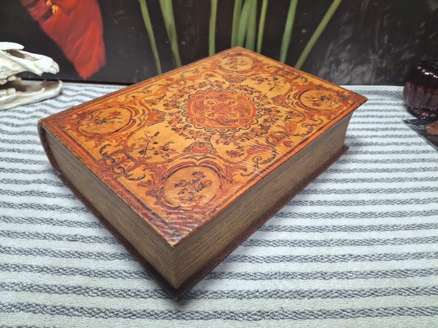 Faux Leather Book Safe Storage Box Magnetic Closure