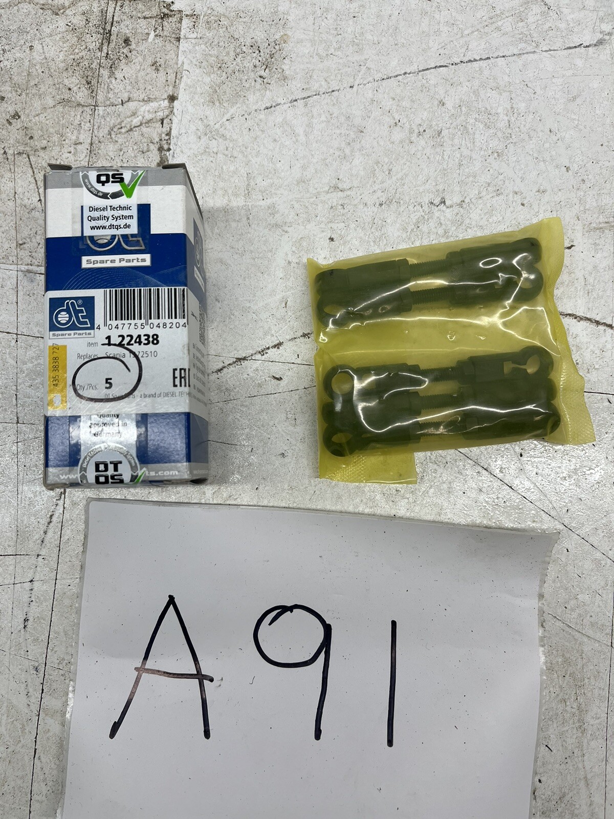 Ball Socket, tie rod air spring valve DT SPARE PARTS 1.22438 for P I 8.9 2004-