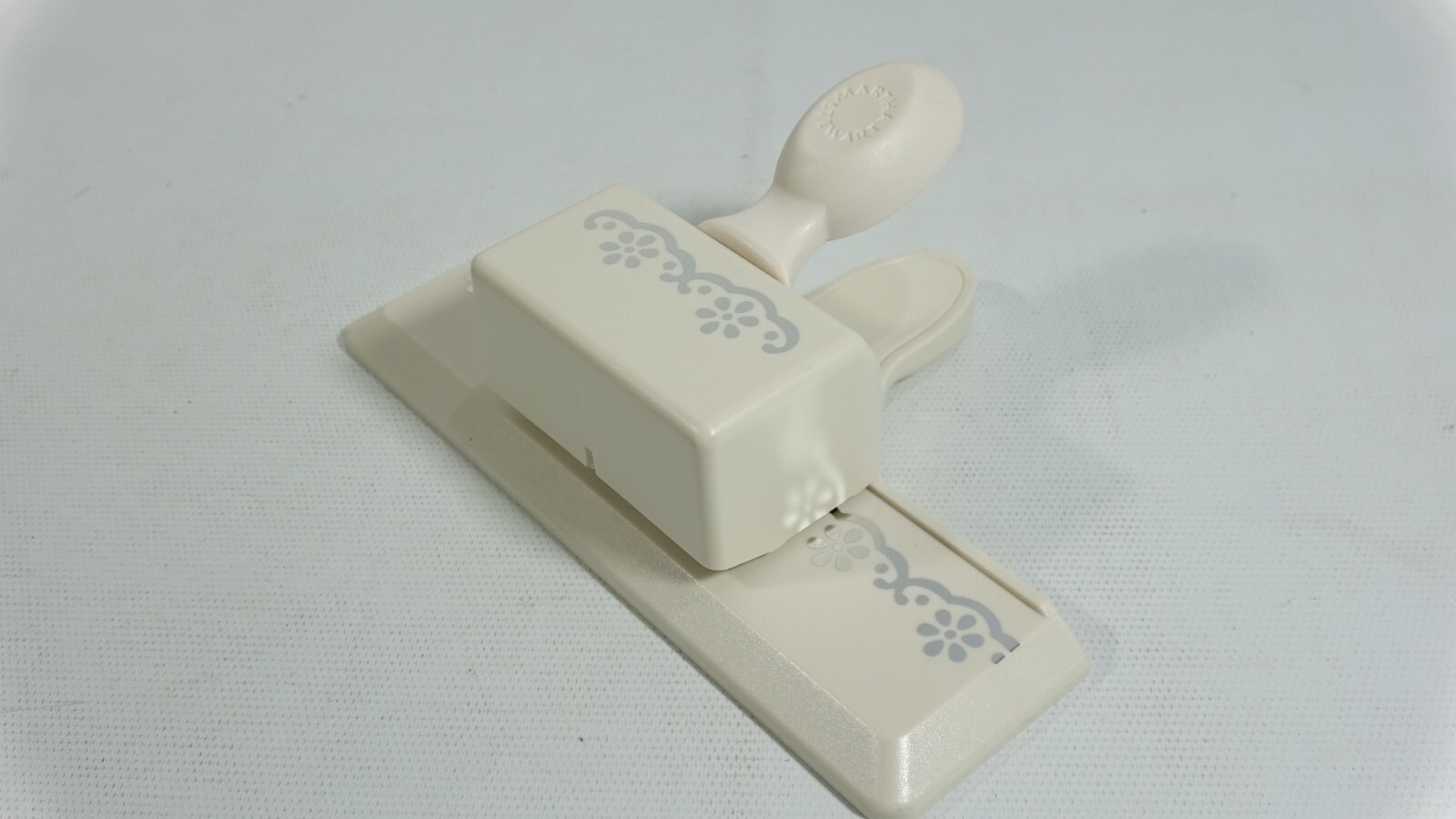 Martha Stewart Scalloped Flower Double Edge Punch