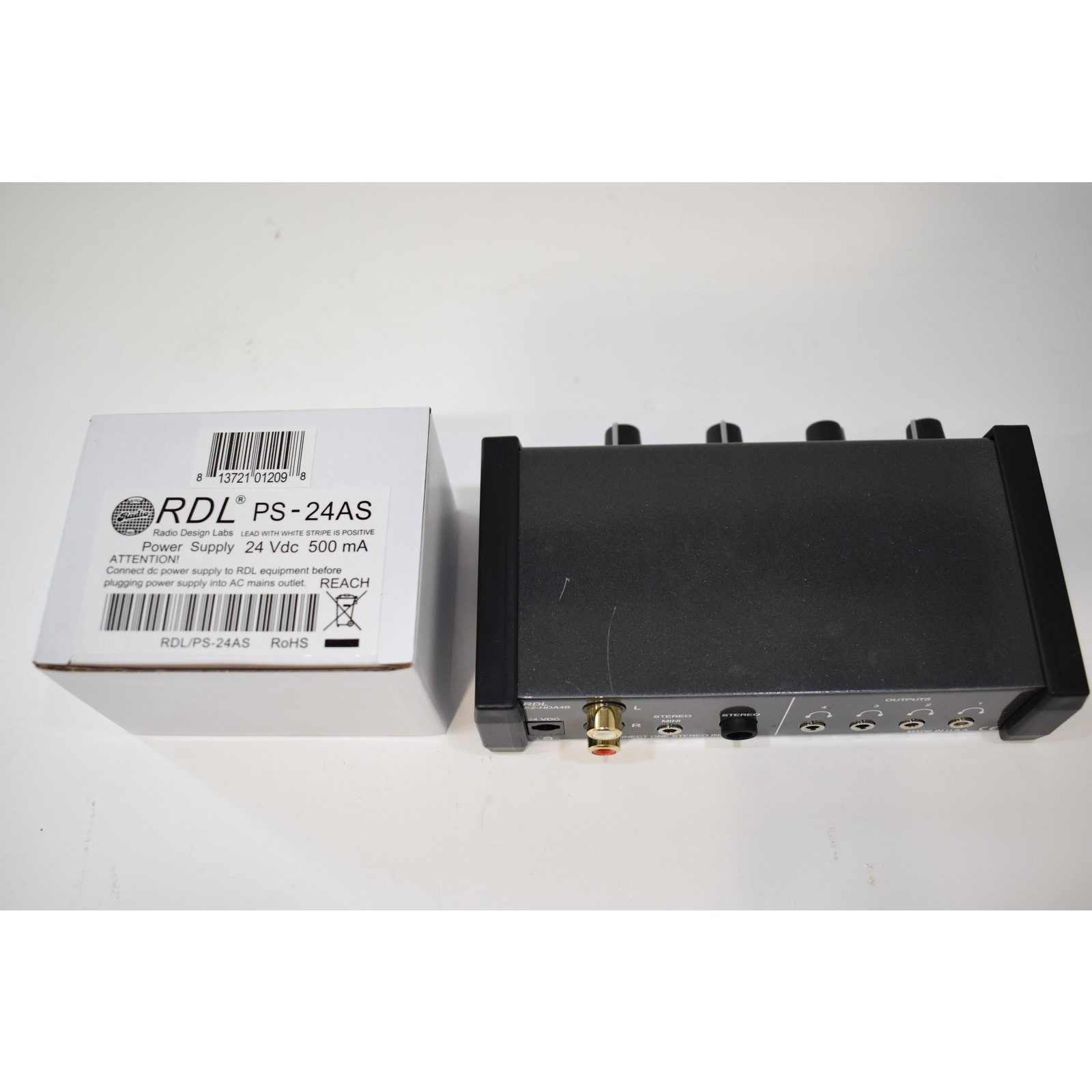 RDL EZ-HDA4B Stereo Headphone Distribution Amplifier Rear-Panel Outputs