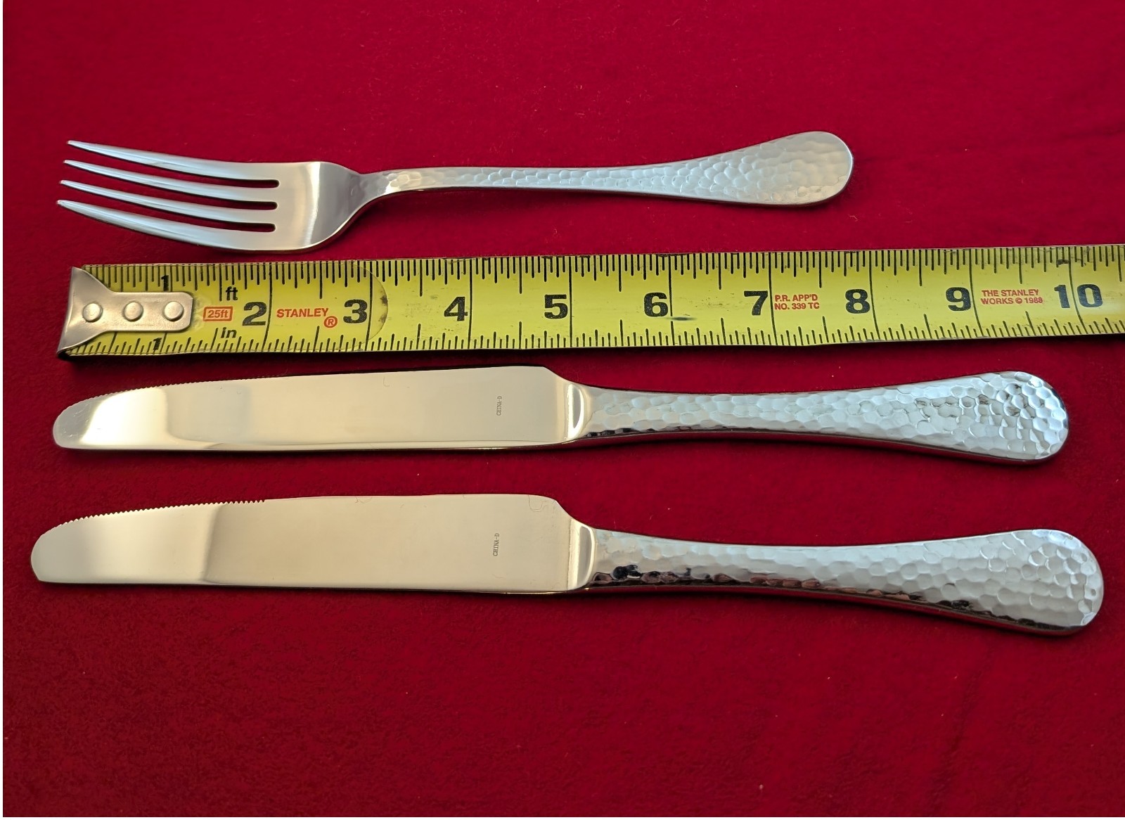 Unmarked Hammered Glossy Stainless 2-Dinner Knives, 1-Dinner Fork Silverware