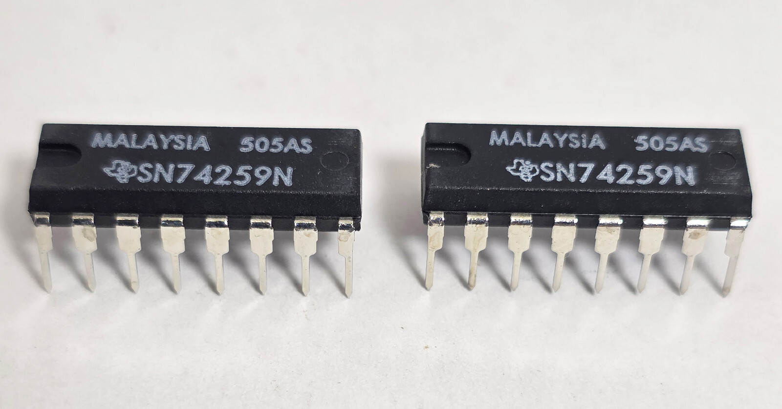 74259 IC: 8-Bit Addressable Latch: 2/Lot: NOS