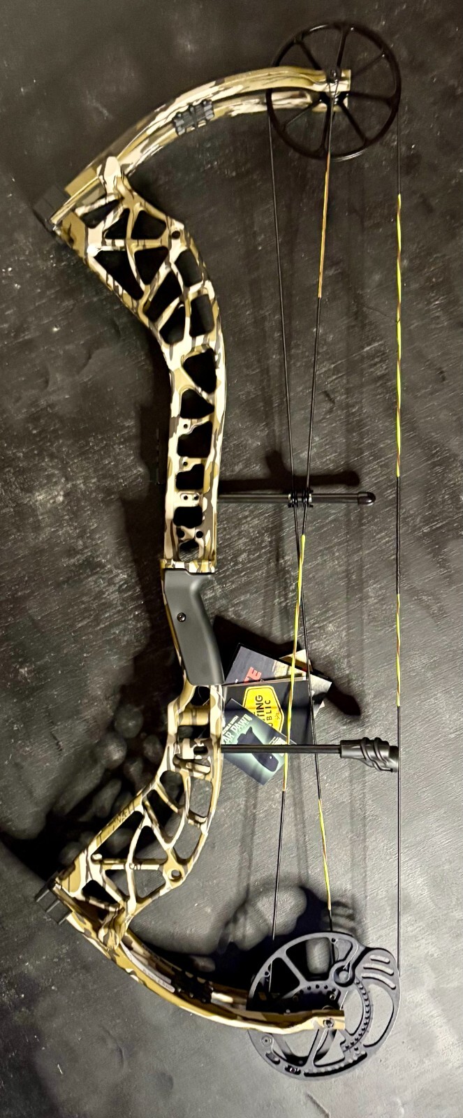 Bear Archery THP Adapt2 70 pound Right Hand Bottomland New