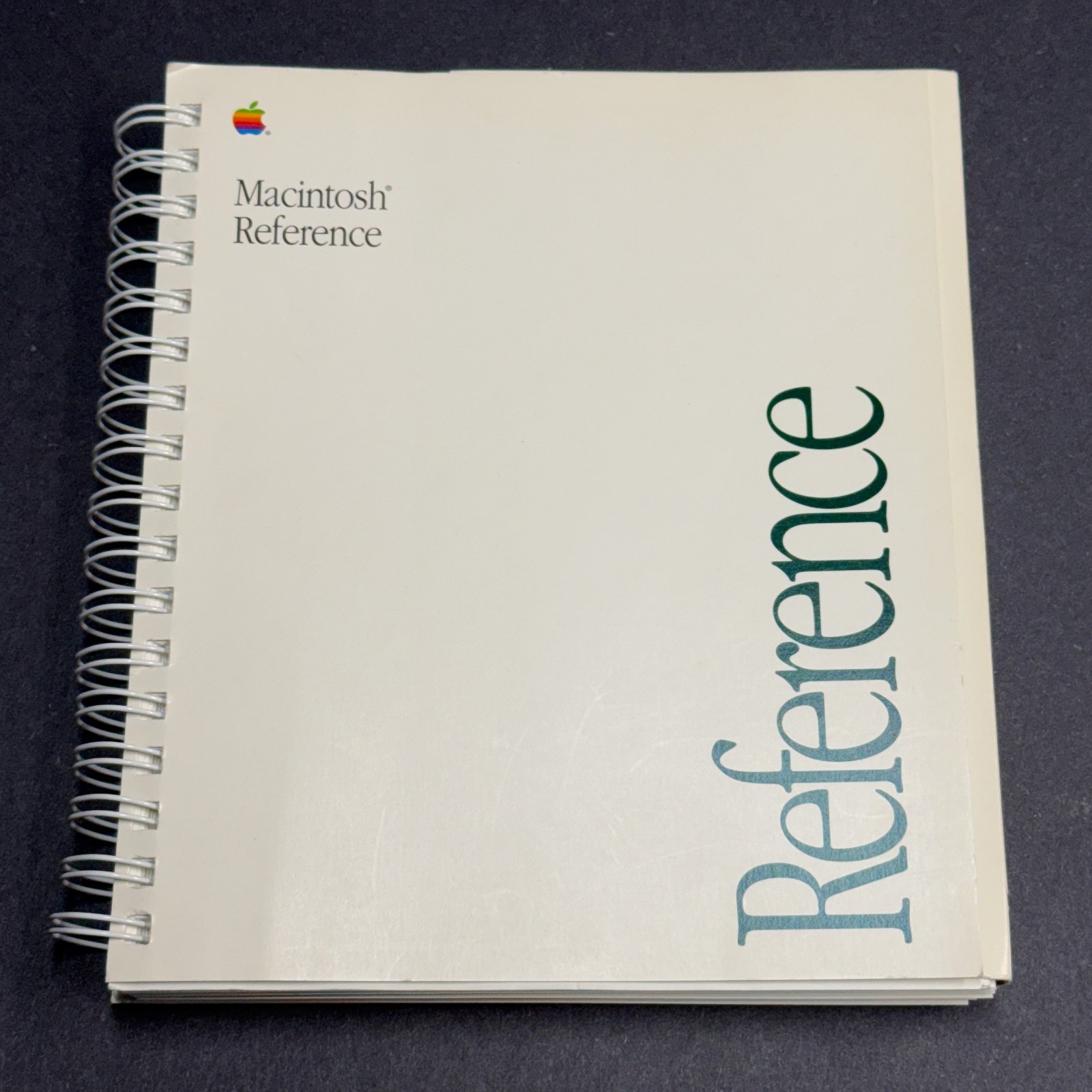 Apple Macintosh Reference Manual 1990. System User’s Guide 030–4015-A  MINT
