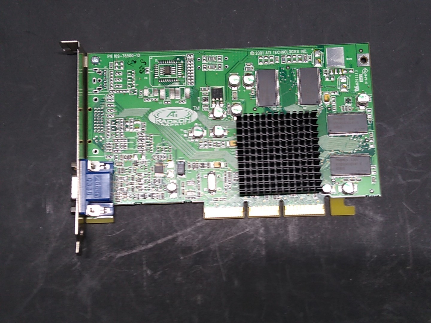 ATI Radeon Graphics 1027850712054826 32 MB VGA AMD