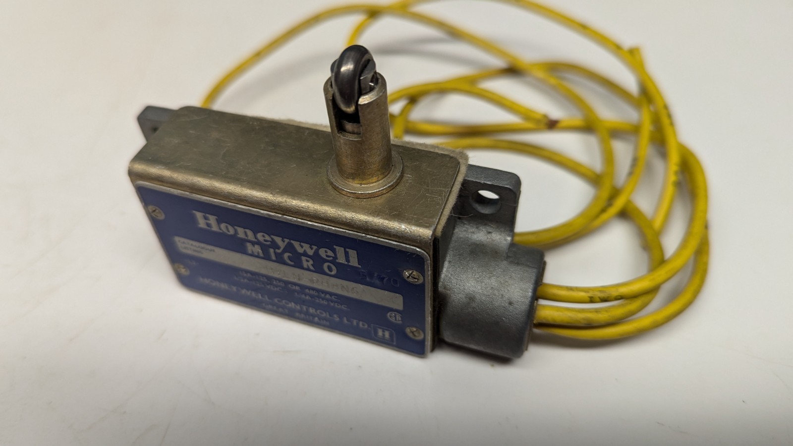 Used Honeywell 15 amp Microswitch, BZLN-RHBN6