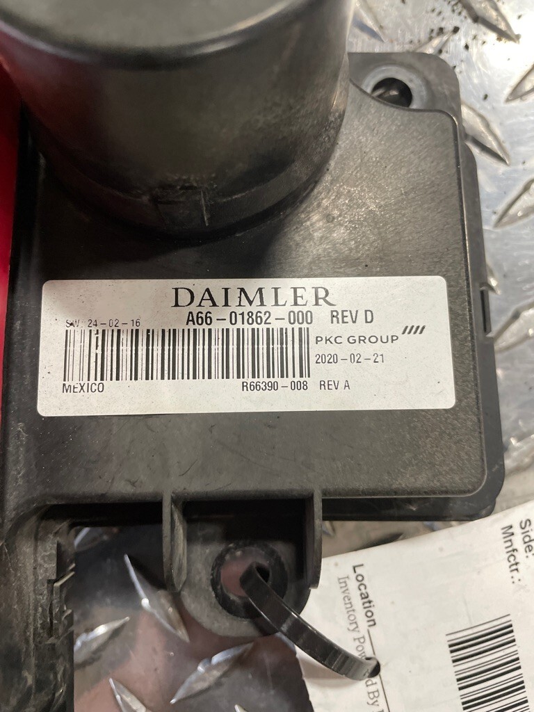 FREIGHTLINER CASCADIA DAIMLER BATTERY CABLE ACCESS MODULE A66-01862-000 7520