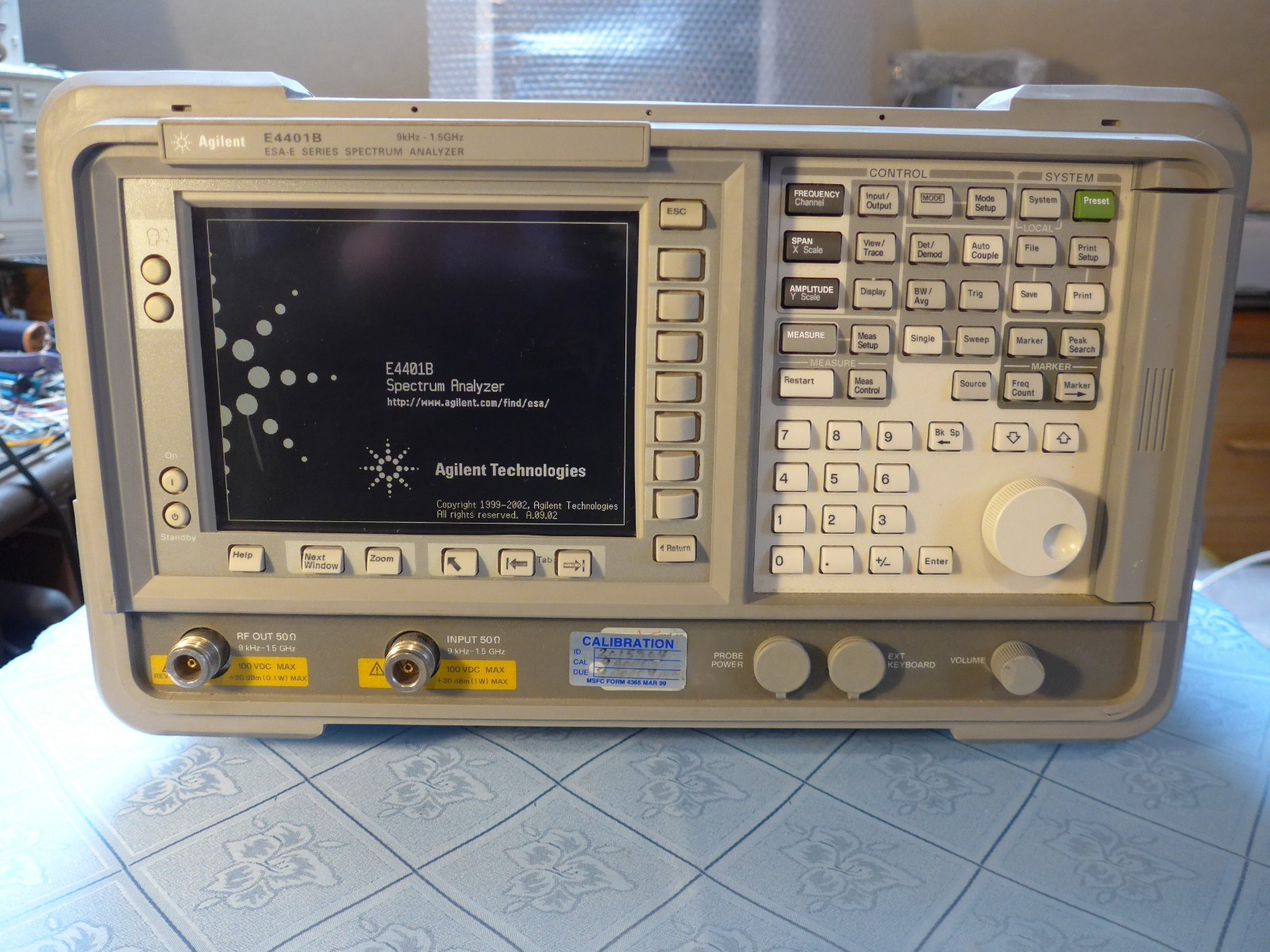 Agilent E4401B Spectrum Analyzer 9kHz-1.5GHz with T.G. and options