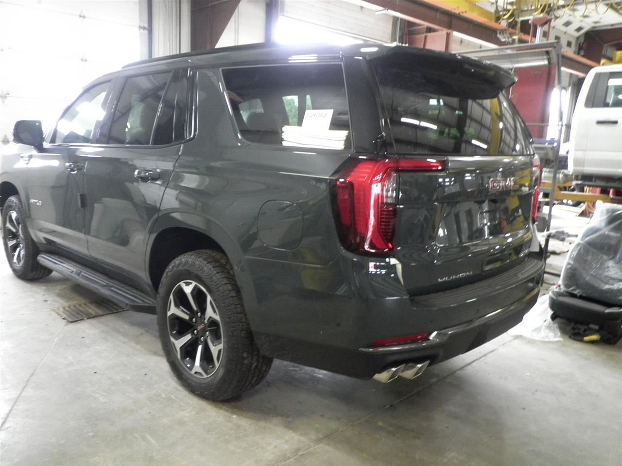 2026 Yukon AT4 Upper Air Shutter 86331348
