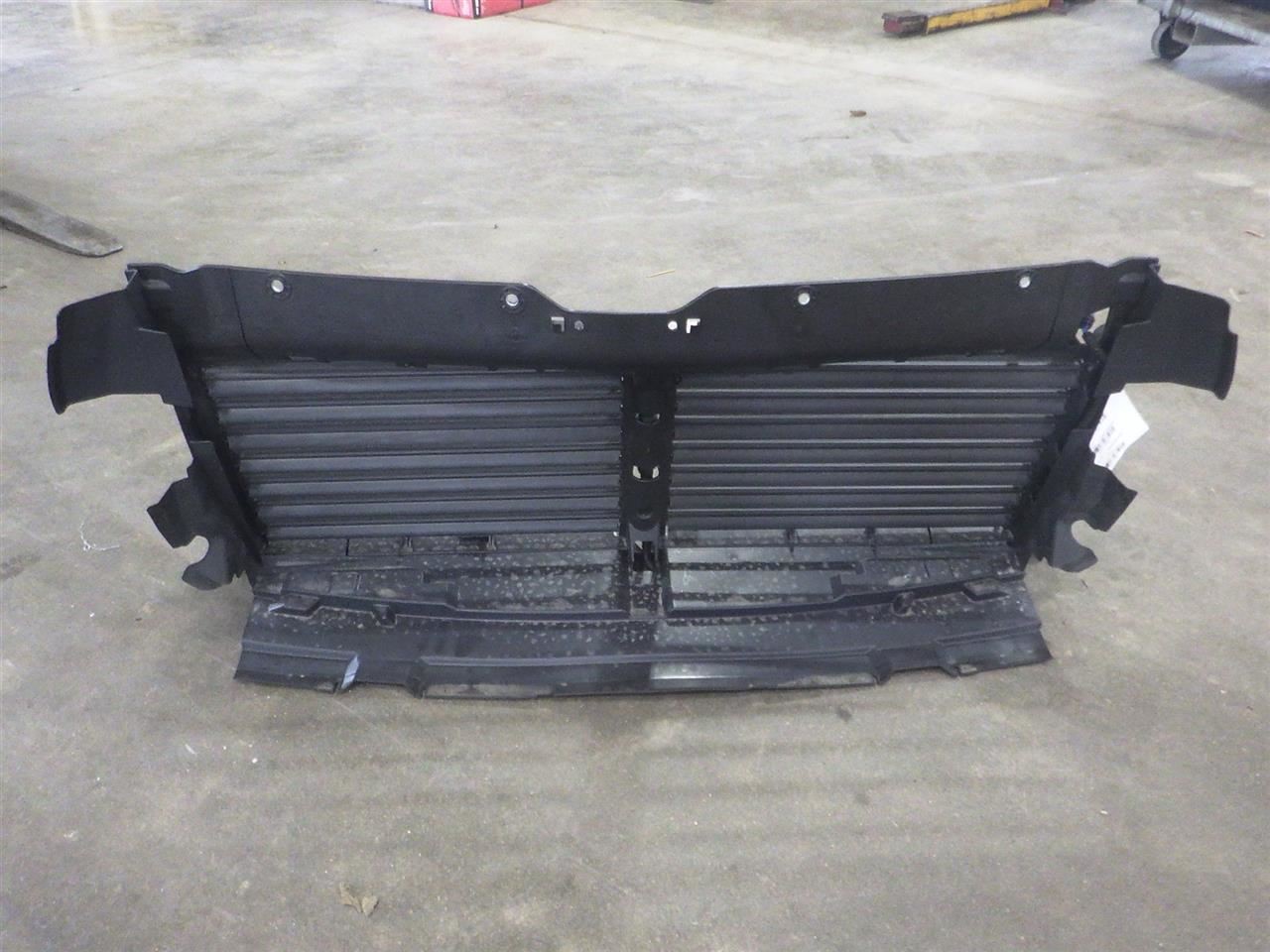 2026 Yukon AT4 Upper Air Shutter 86331348