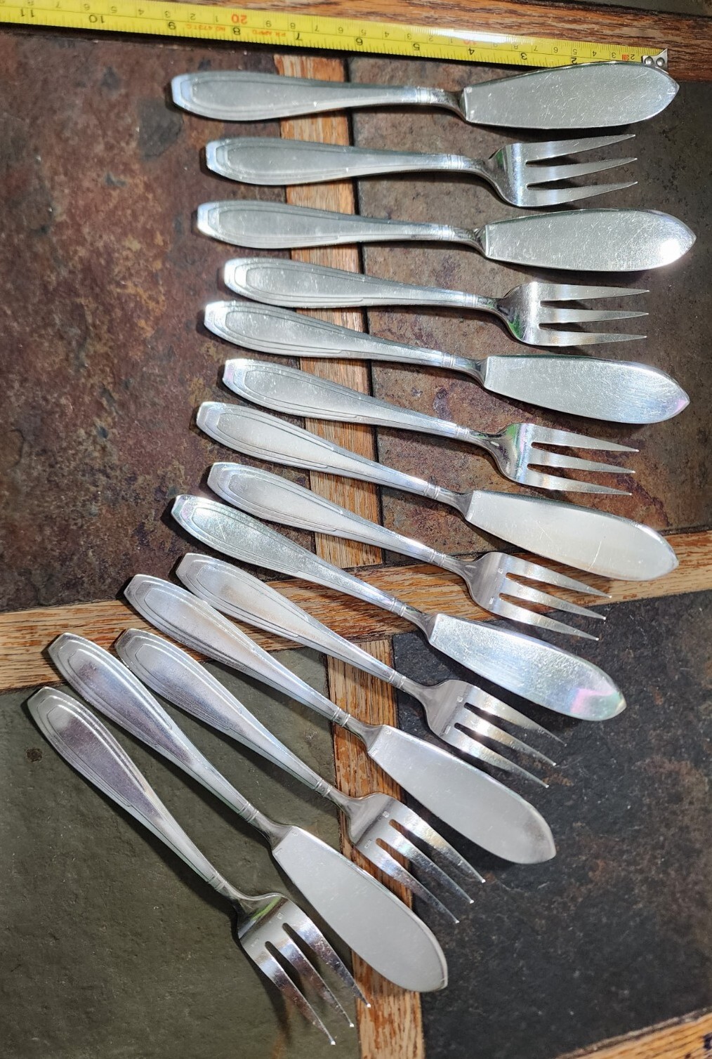 VINTAGE ART DECO APOLLO FRANCE 🇫🇷 SILVERPLATED 7 PLACE FISH 🐟 KNIVES & FORKS