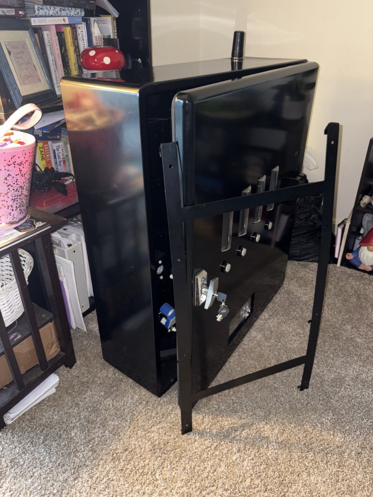 wall mount cashless cooler soda vending machine