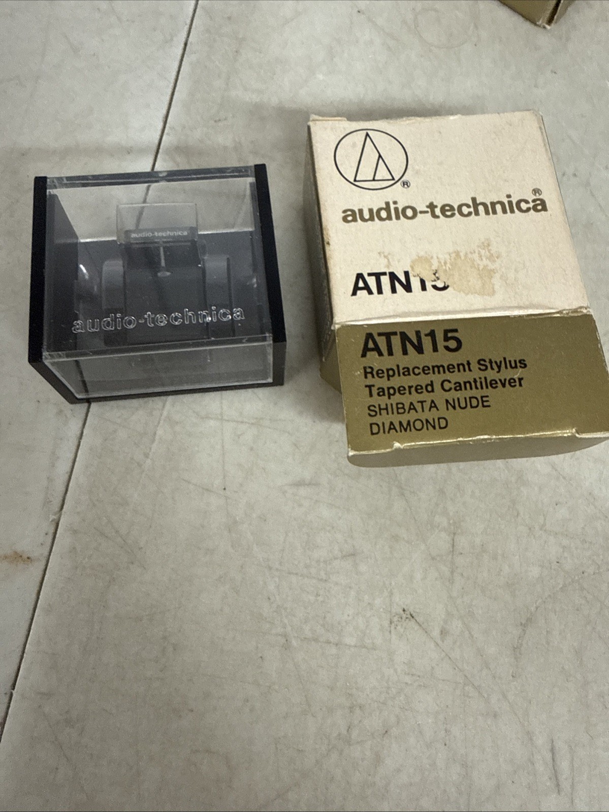 AUDIO TECHNICA CARTRIDGE GENUINE ATN15 STYLUS IN DISPLAY CASE .