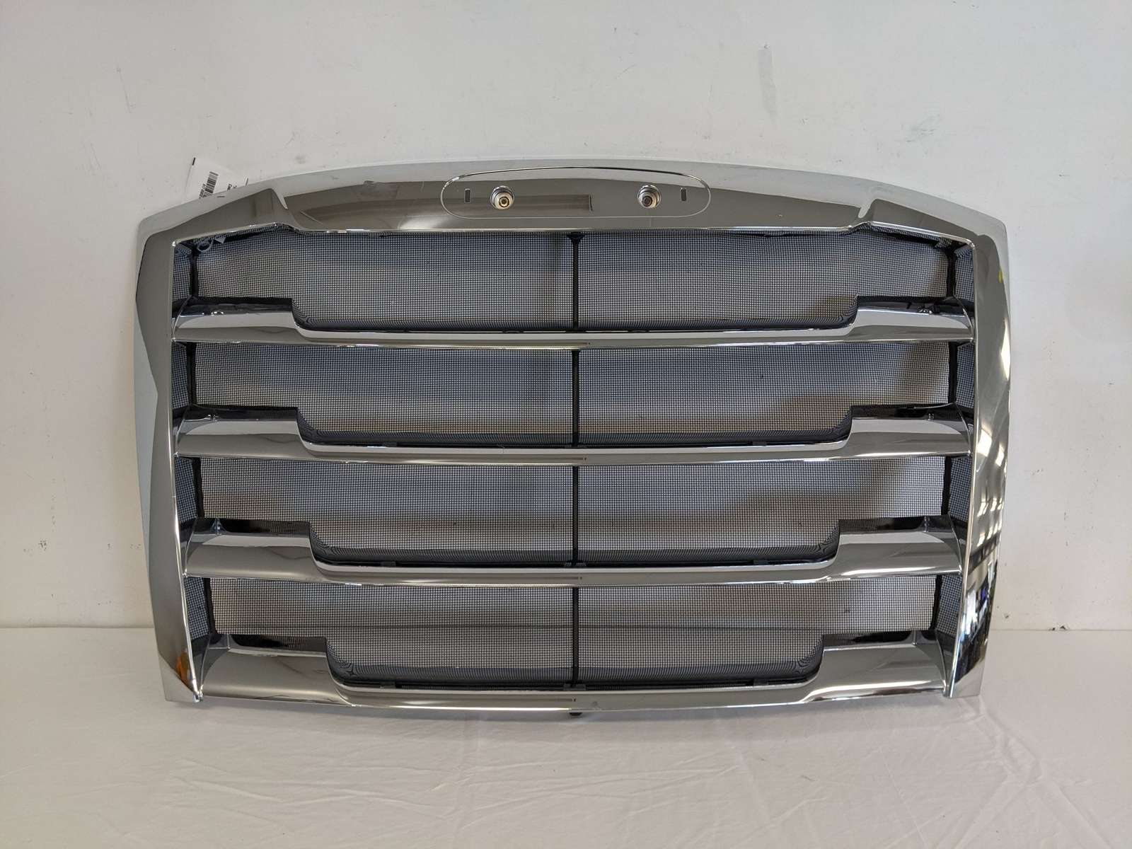 *Ripped Screen* Freightliner Cascadia P4 Chrome Grille - P/N A17-20832-016