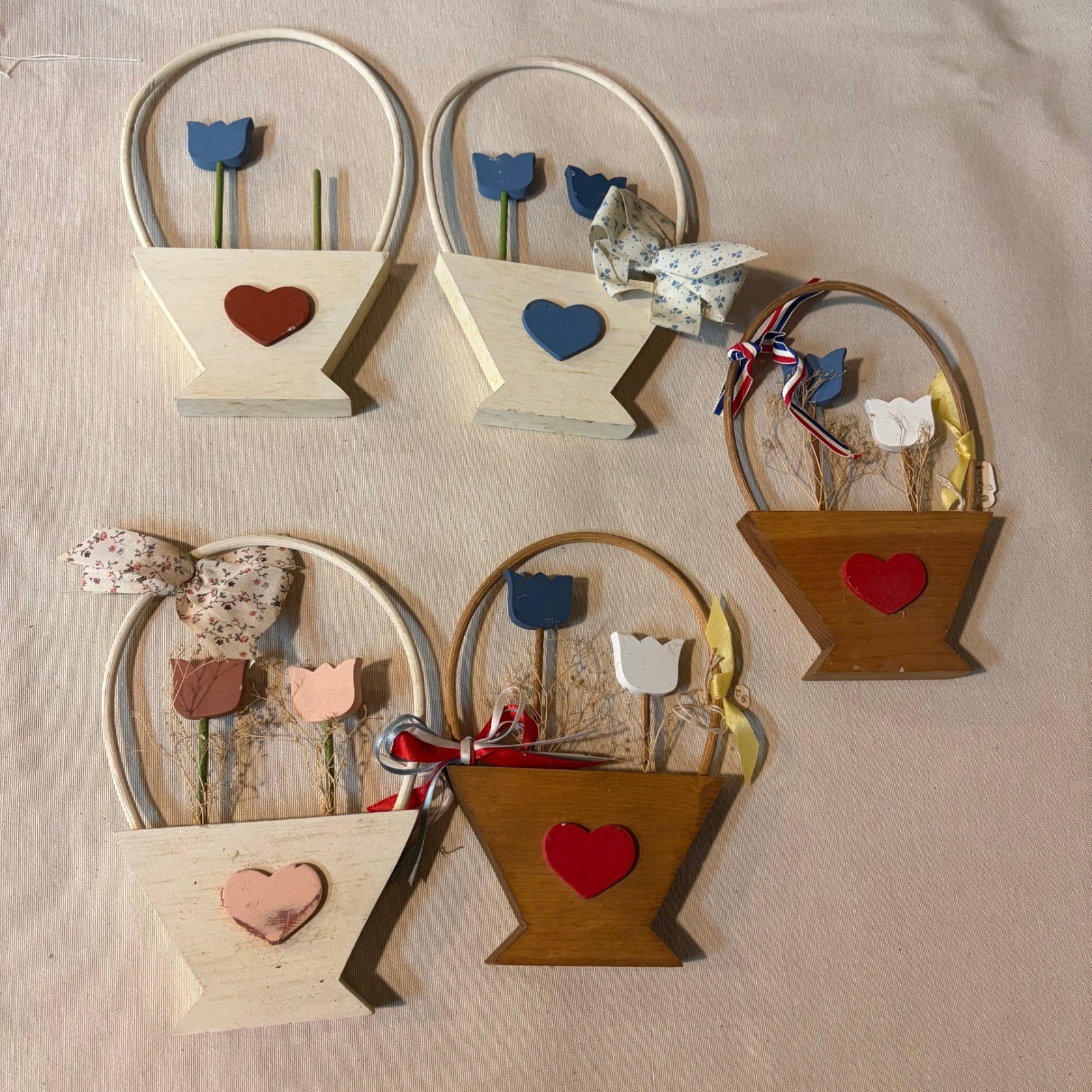 Vintage Style Wooden Tulip Flower Basket Decor Set of 5 Hearts Bows Folk Art