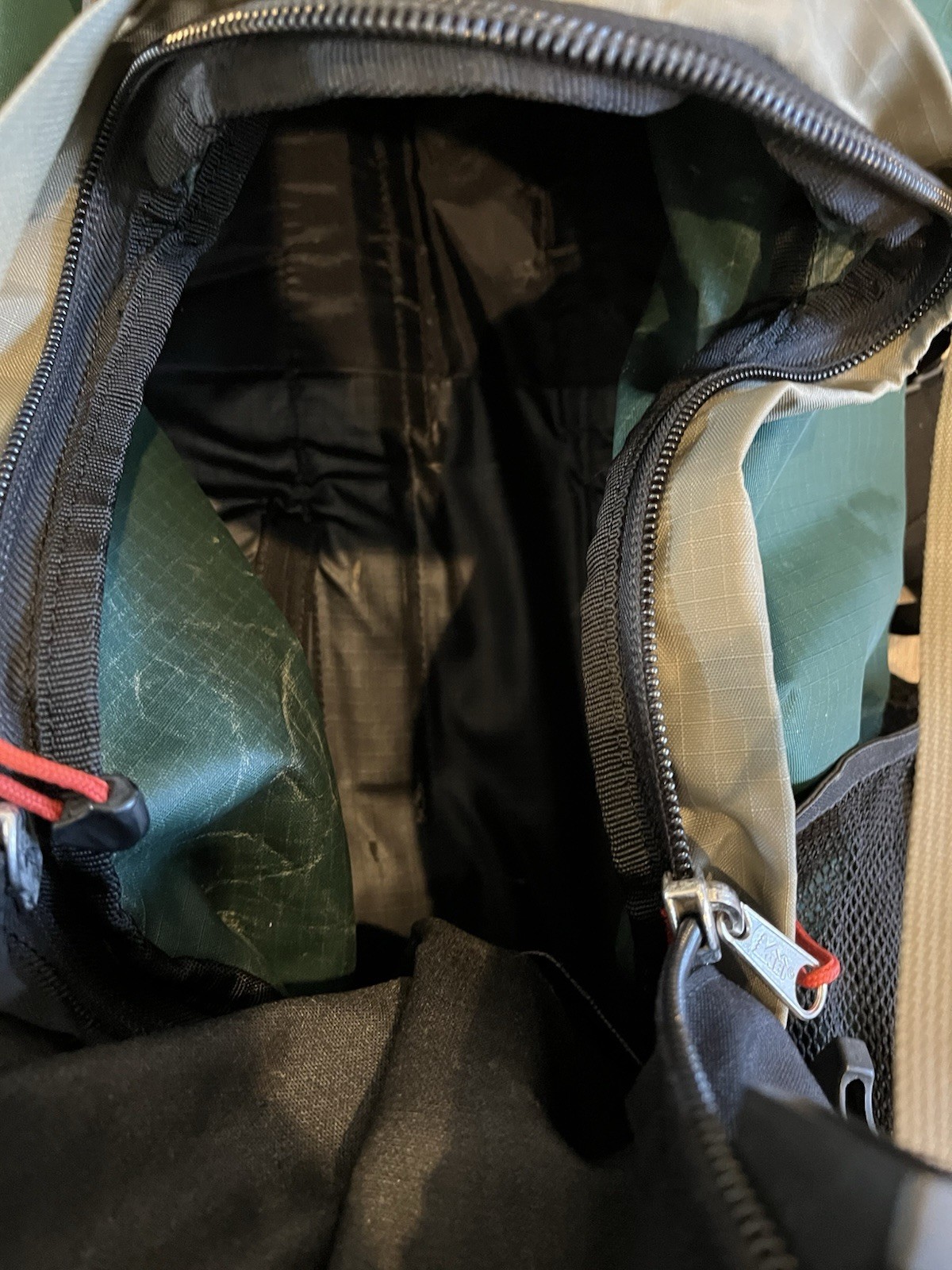 REI INTERNAL FRAME Large Backpack Bag Hiking Camping Black/Green