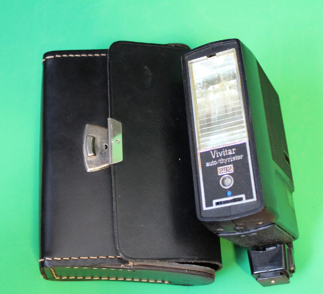 VINTAGE VINITAR AUTO/THRISTOR 292 CAMERA FLASH WITH CASE